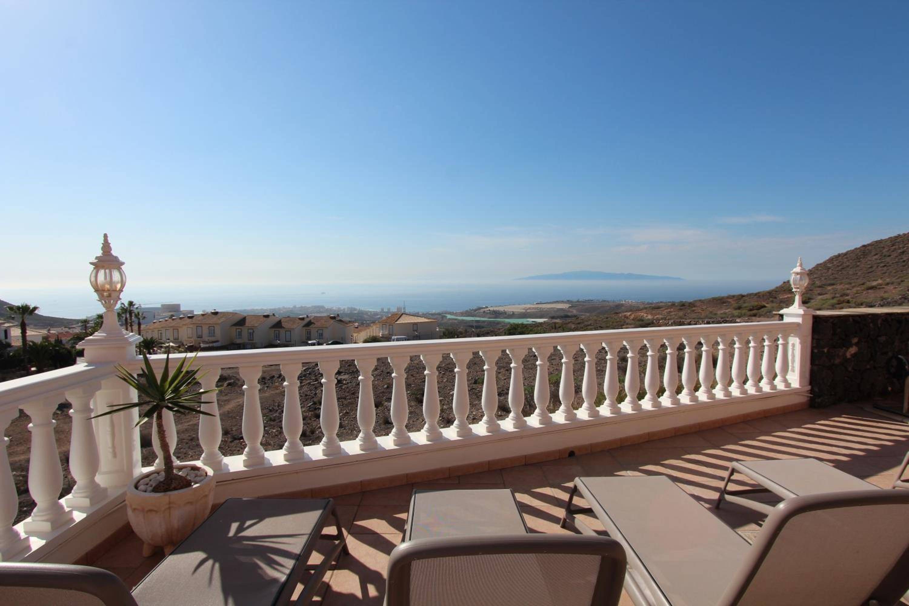Hotel ViVaTenerife - Villa with pool, jacuzzi and sea view - Image 1