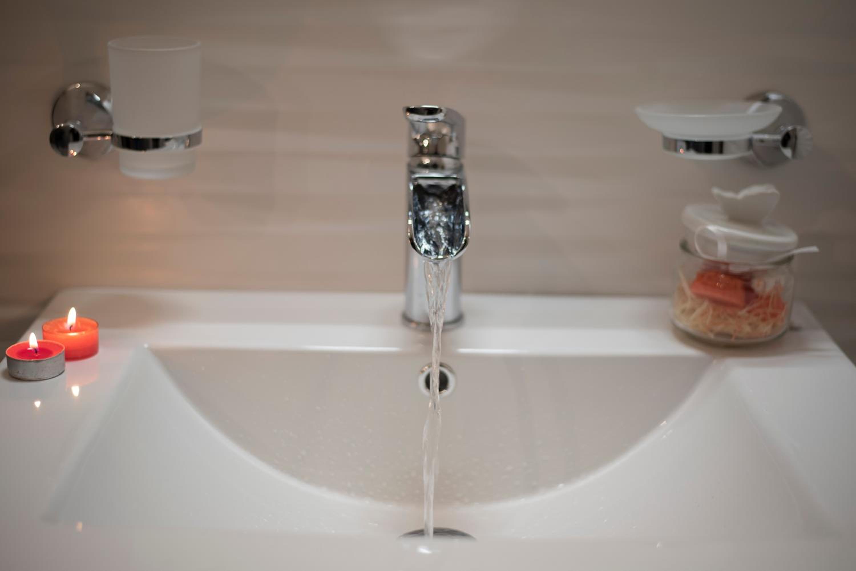 Leonard Casa Vacanza en Riposto — bathroom