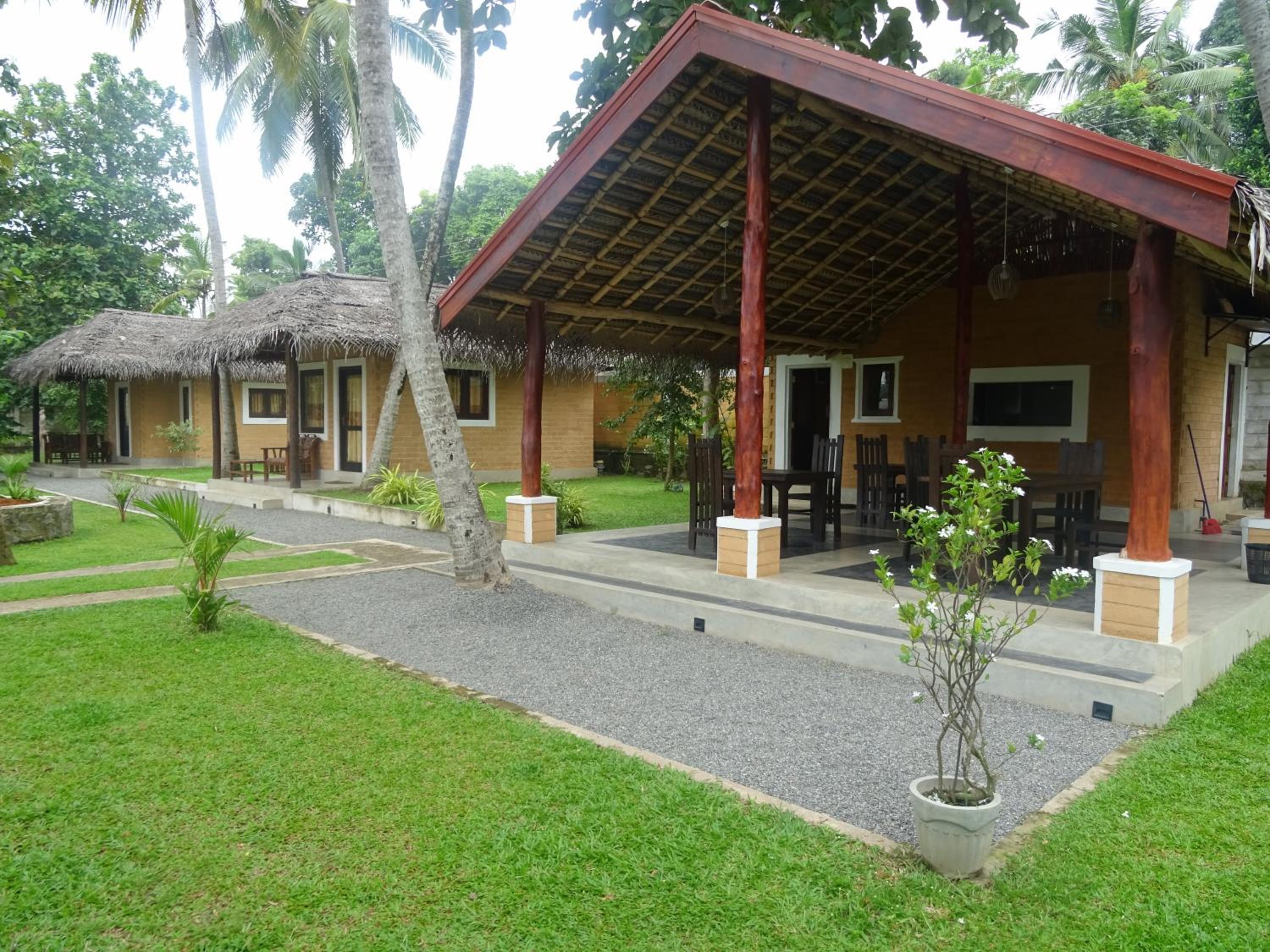 airport eco cottage view 4