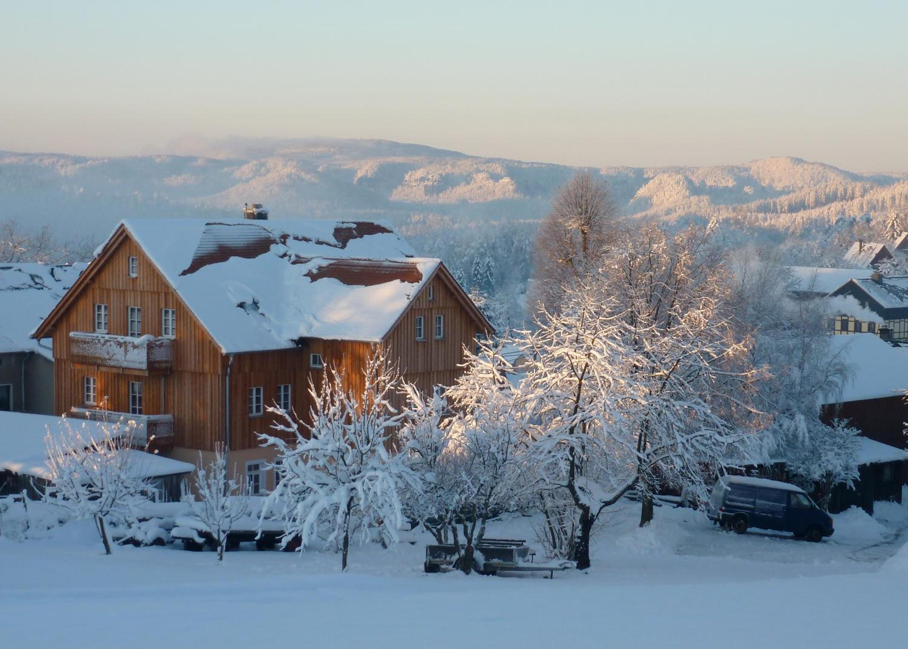 Ferienhaus Winterbergblick, Nationalpark Sächsische Schweiz, 5 Wohnungen und Gemeinschaftsraum, Boulderraum und Sauna im Haus