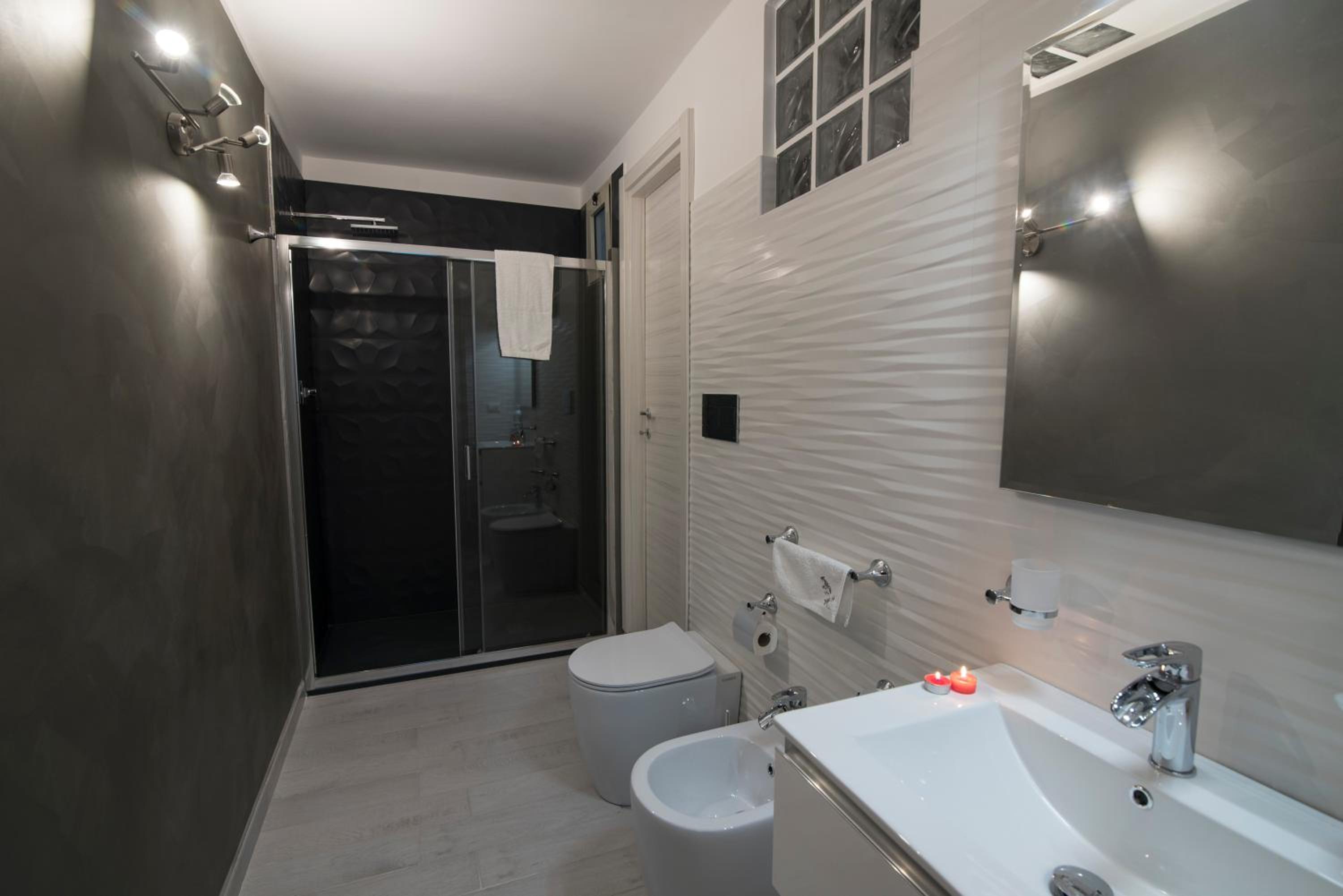 Leonard Casa Vacanza en Riposto — bathroom