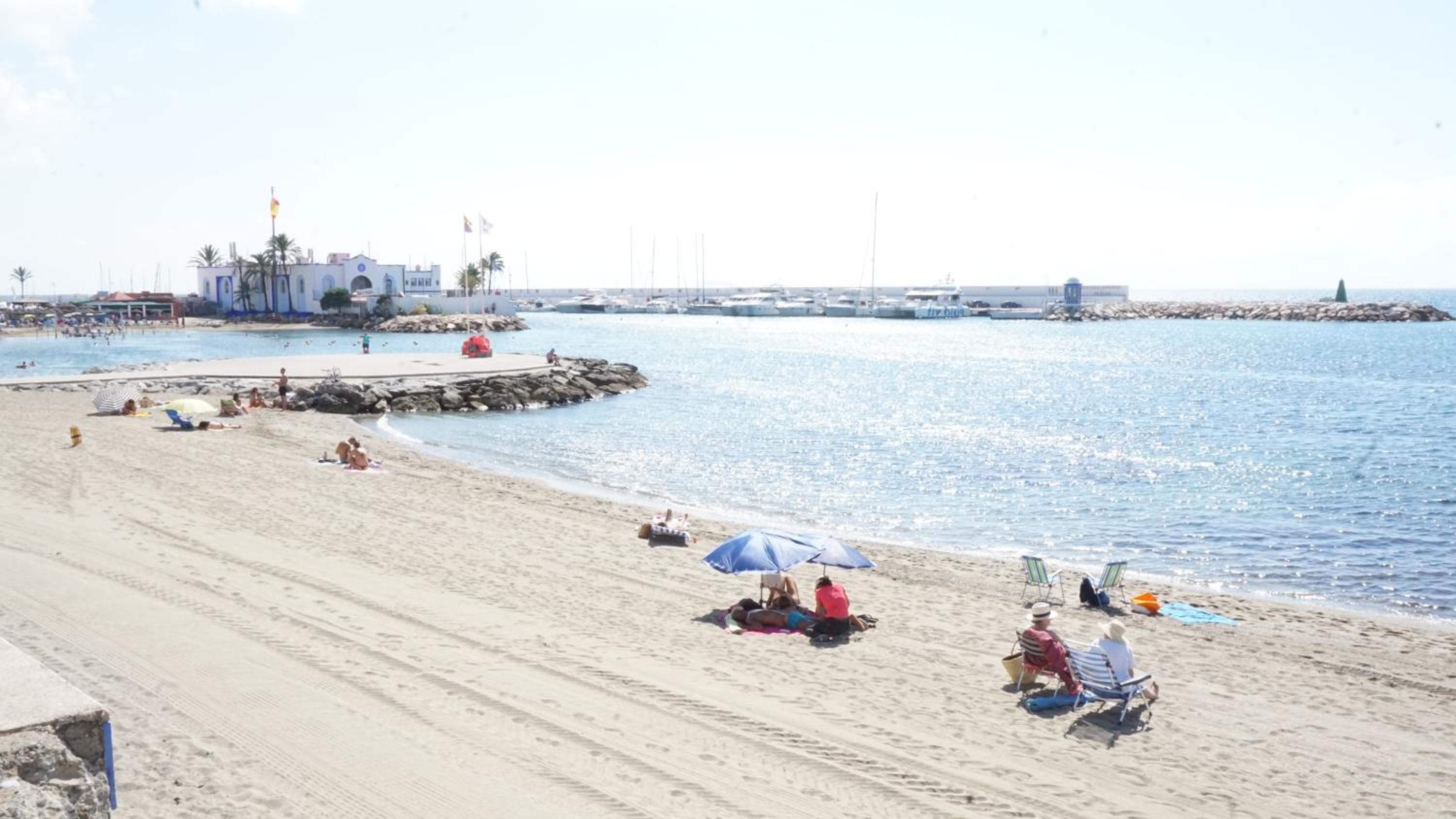 Spacious 3 Bedroom 2nd Line Beach Apartment Marbella Center view 5