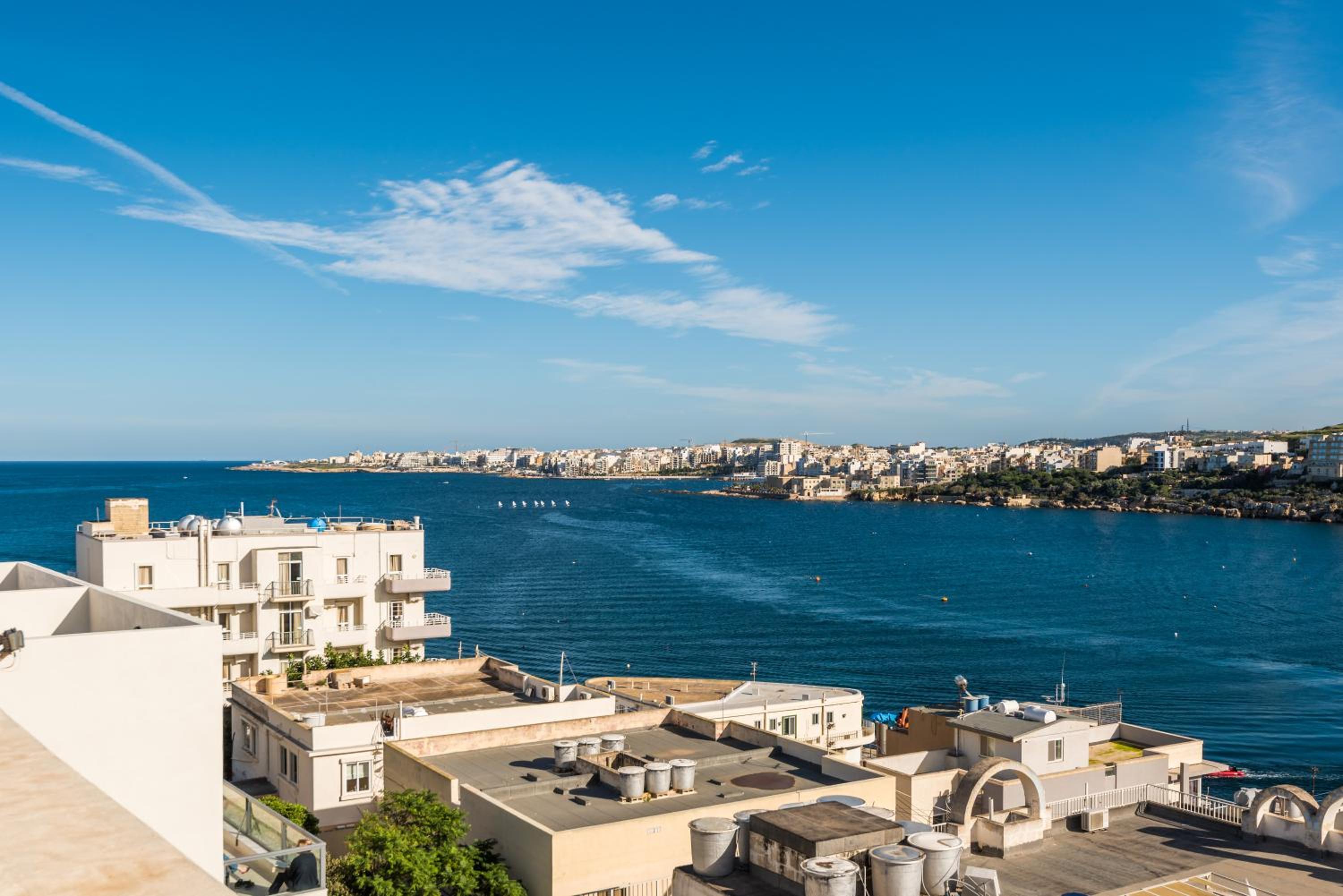 Bayview 2 bedroom seaview apartment with large terrace with panoramic views - by Getawaysmalta — photo 3