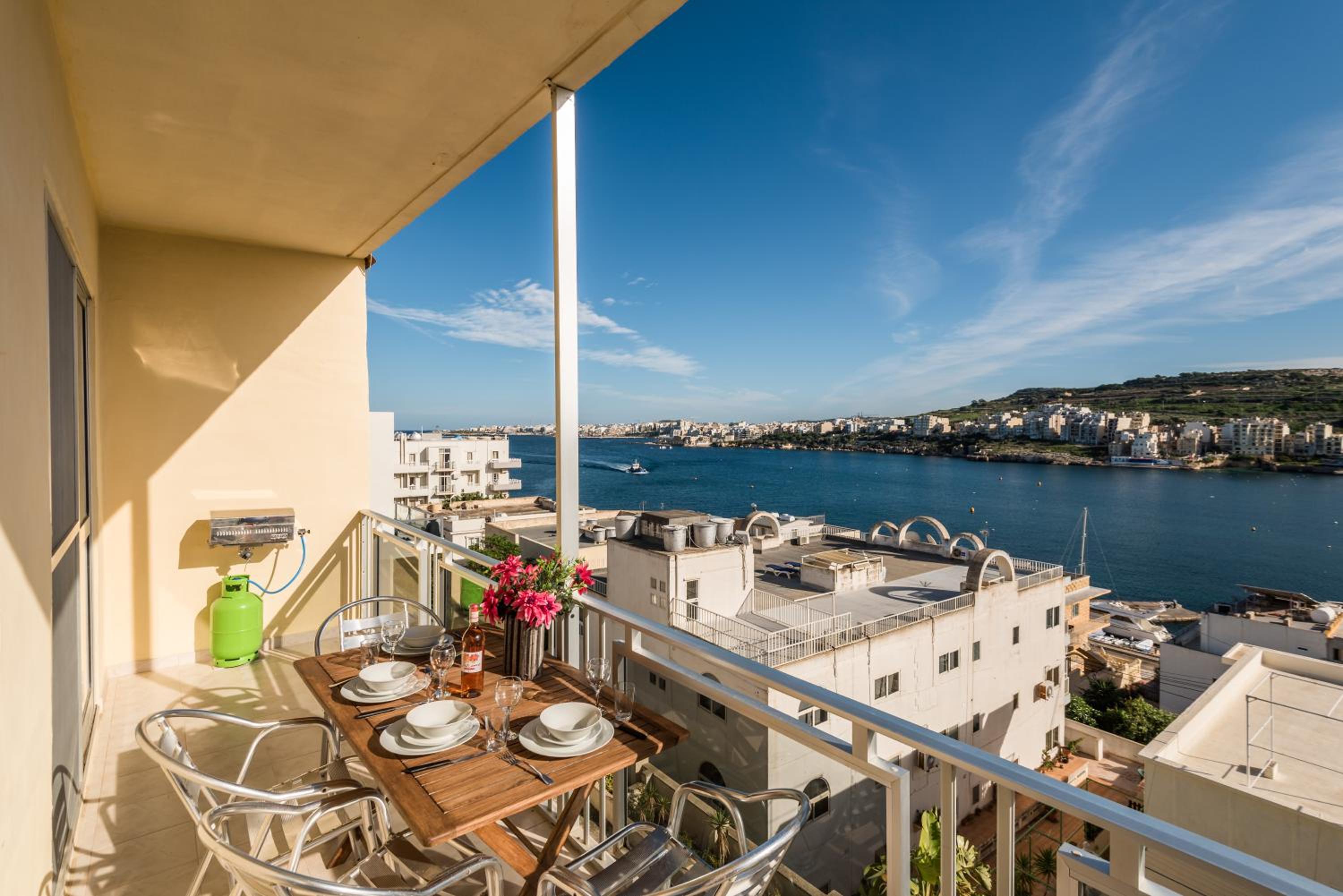 Bayview 2 bedroom seaview apartment with large terrace with panoramic views - by Getawaysmalta photo 3