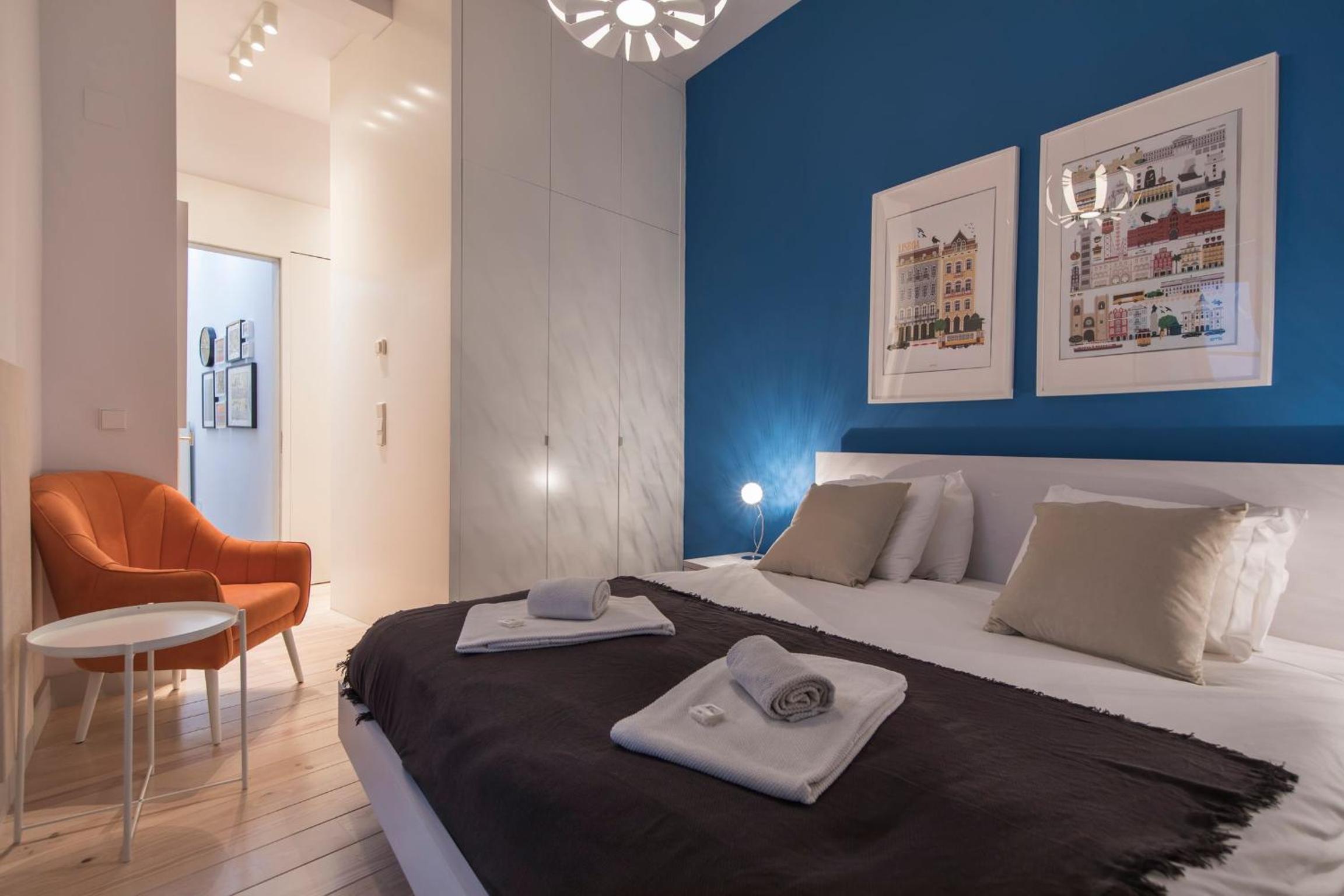 LovelyStay - 3 Bedroom Downtown Wonderwall view 2