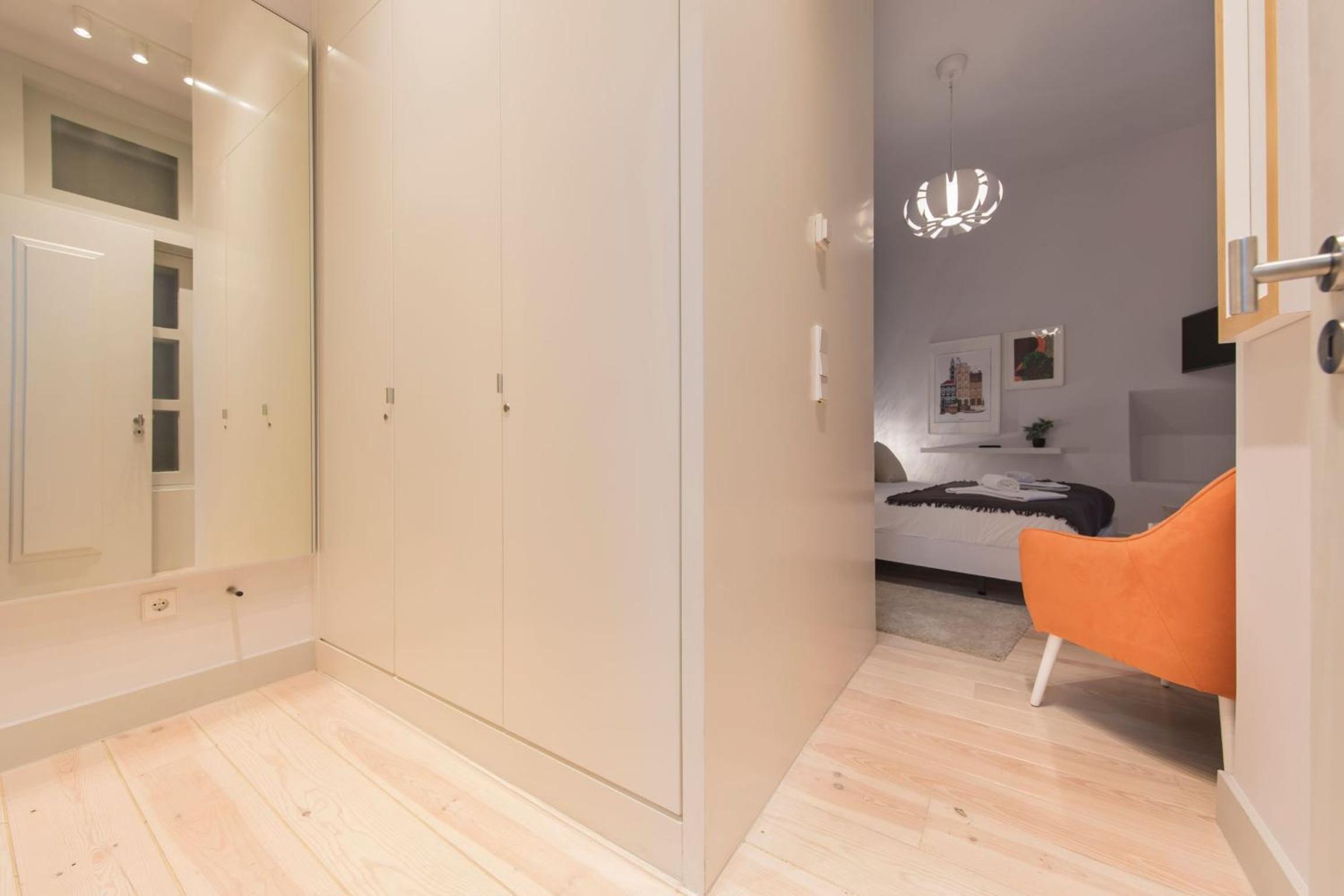 LovelyStay - 3 Bedroom Downtown Wonderwall view 4