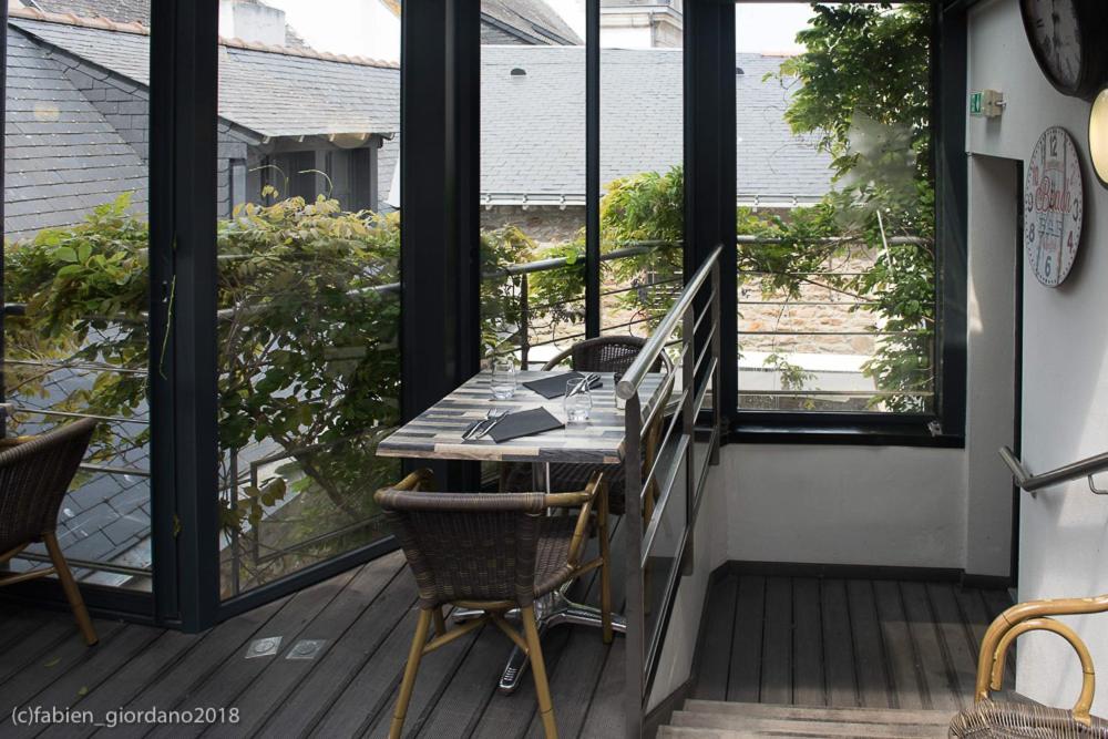 balcony