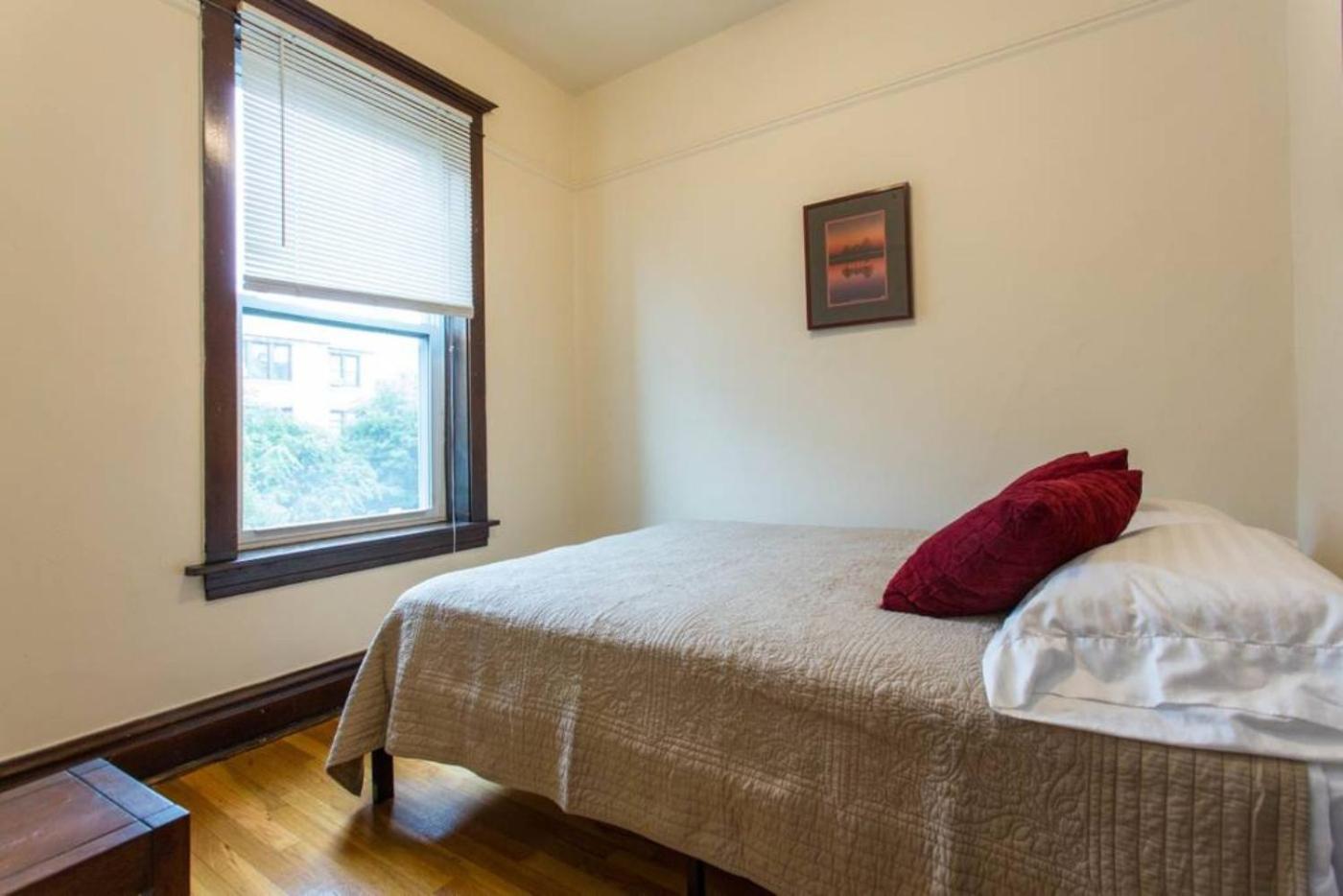 Wrigley Oasis! Steps from the Field! - 3BD 1BA view 4