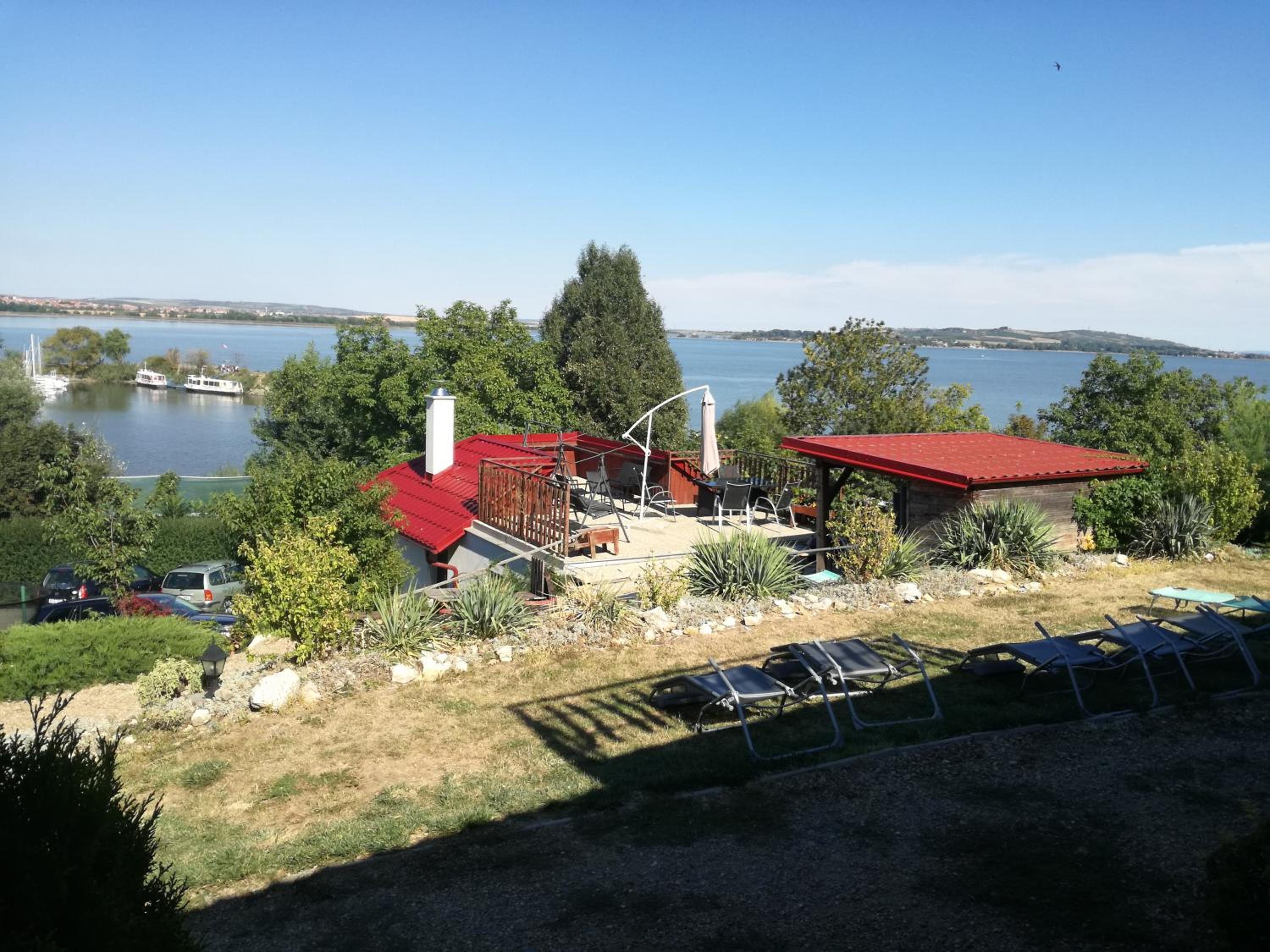 Penzion Nad jezerem