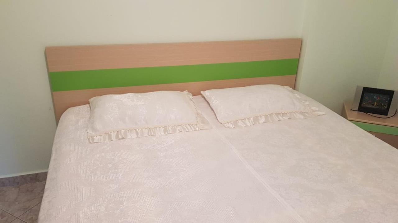Lungomare Apartment en Vlorë — bedroom
