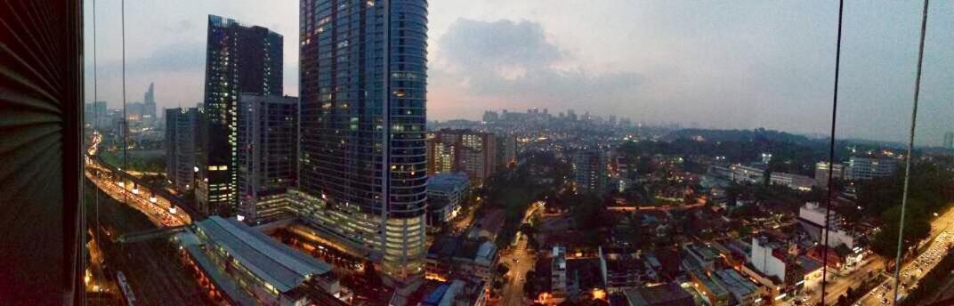 Charming Bedroom - next to train station at Est Bangsar