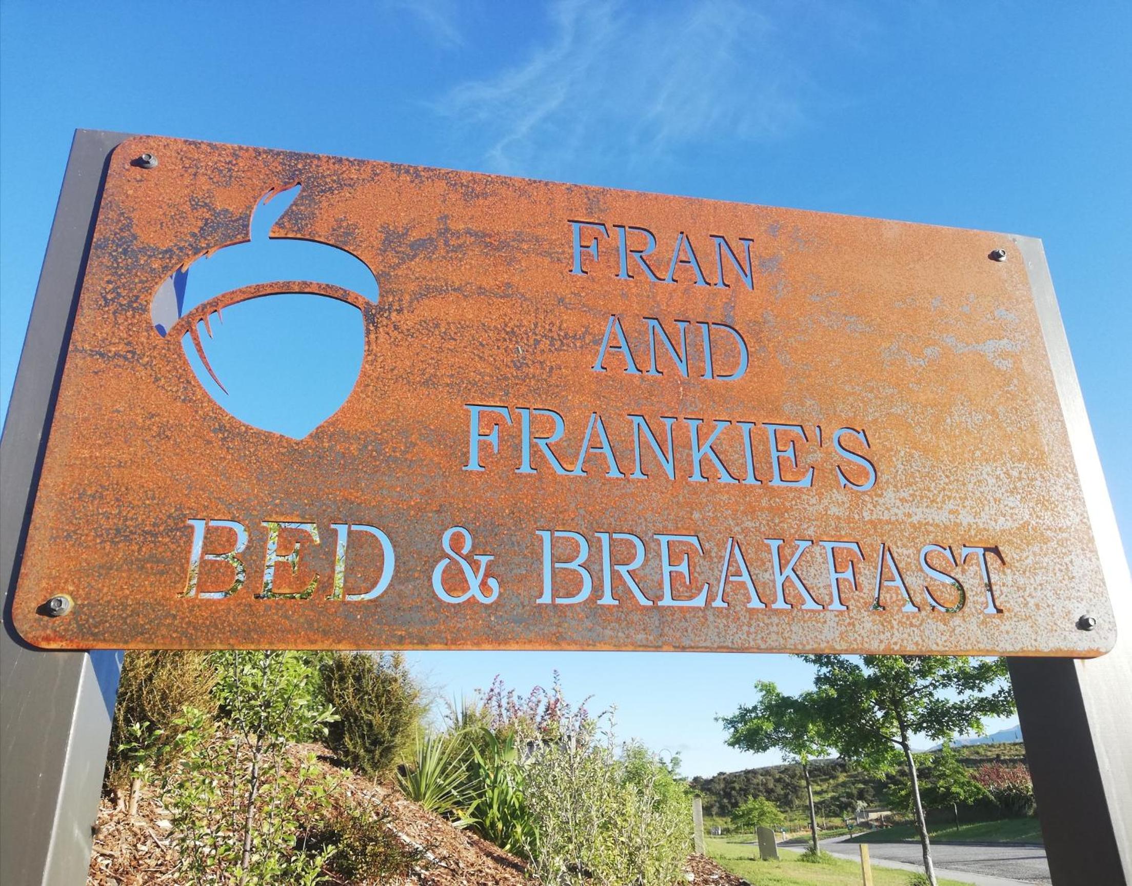Hotel Fran and Frankie's Bed & Breakfast - Image 1