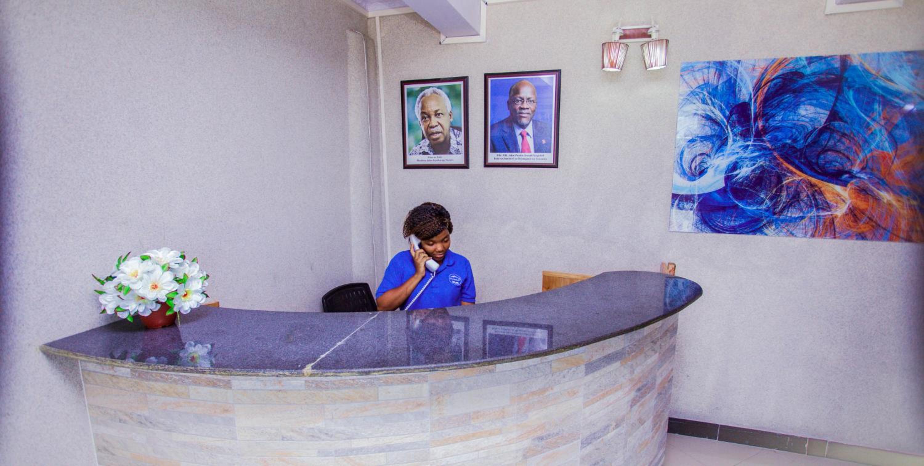 B10 Airport Lodge