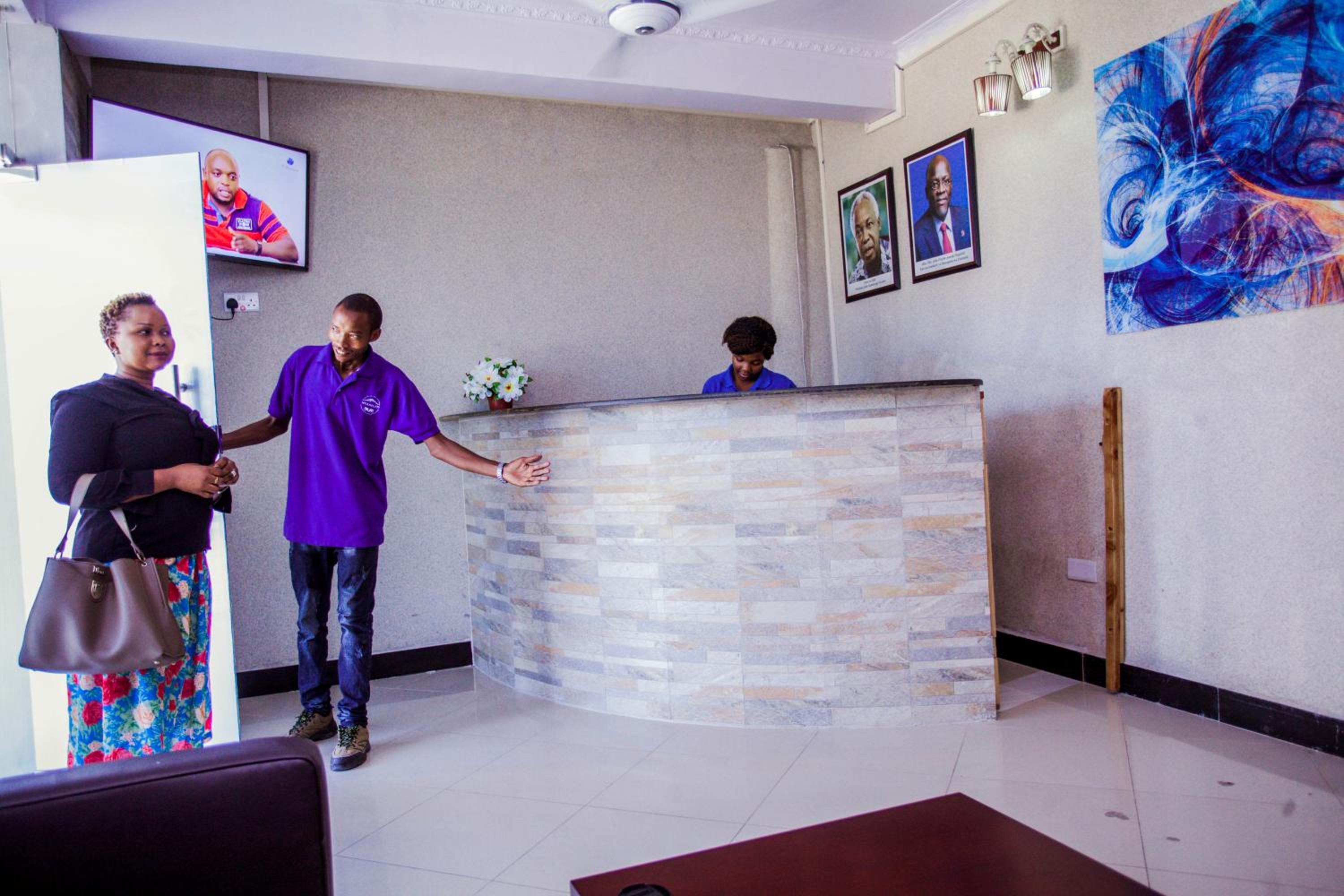 B10 Airport Lodge