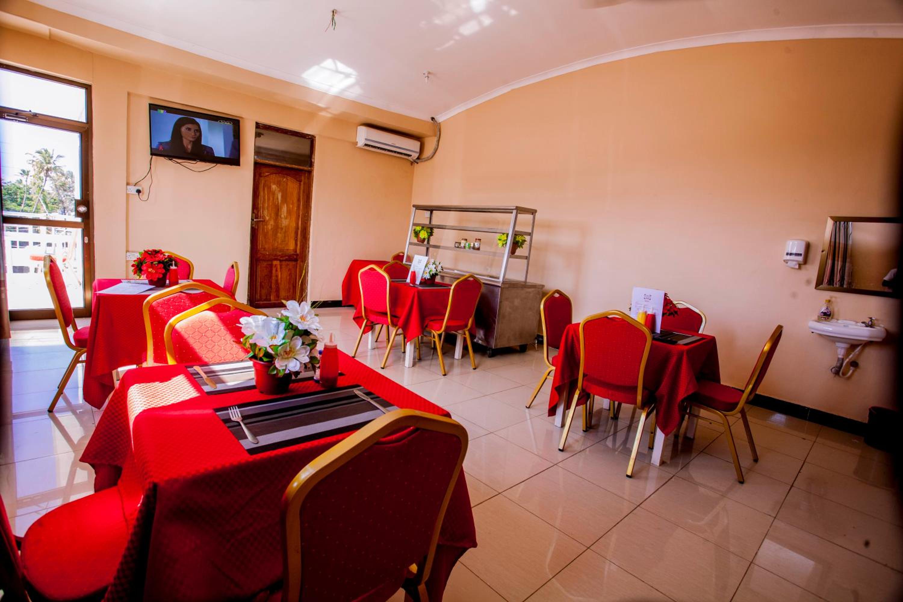 B10 Airport Lodge