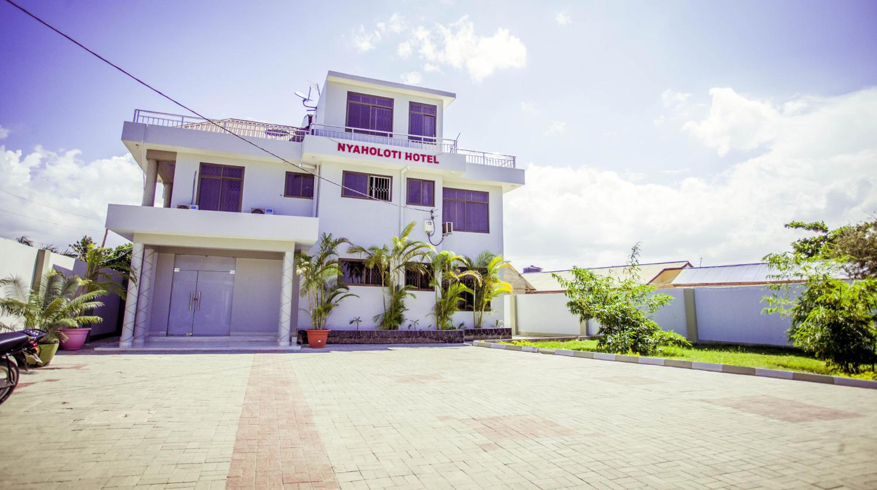 B10 Airport Lodge