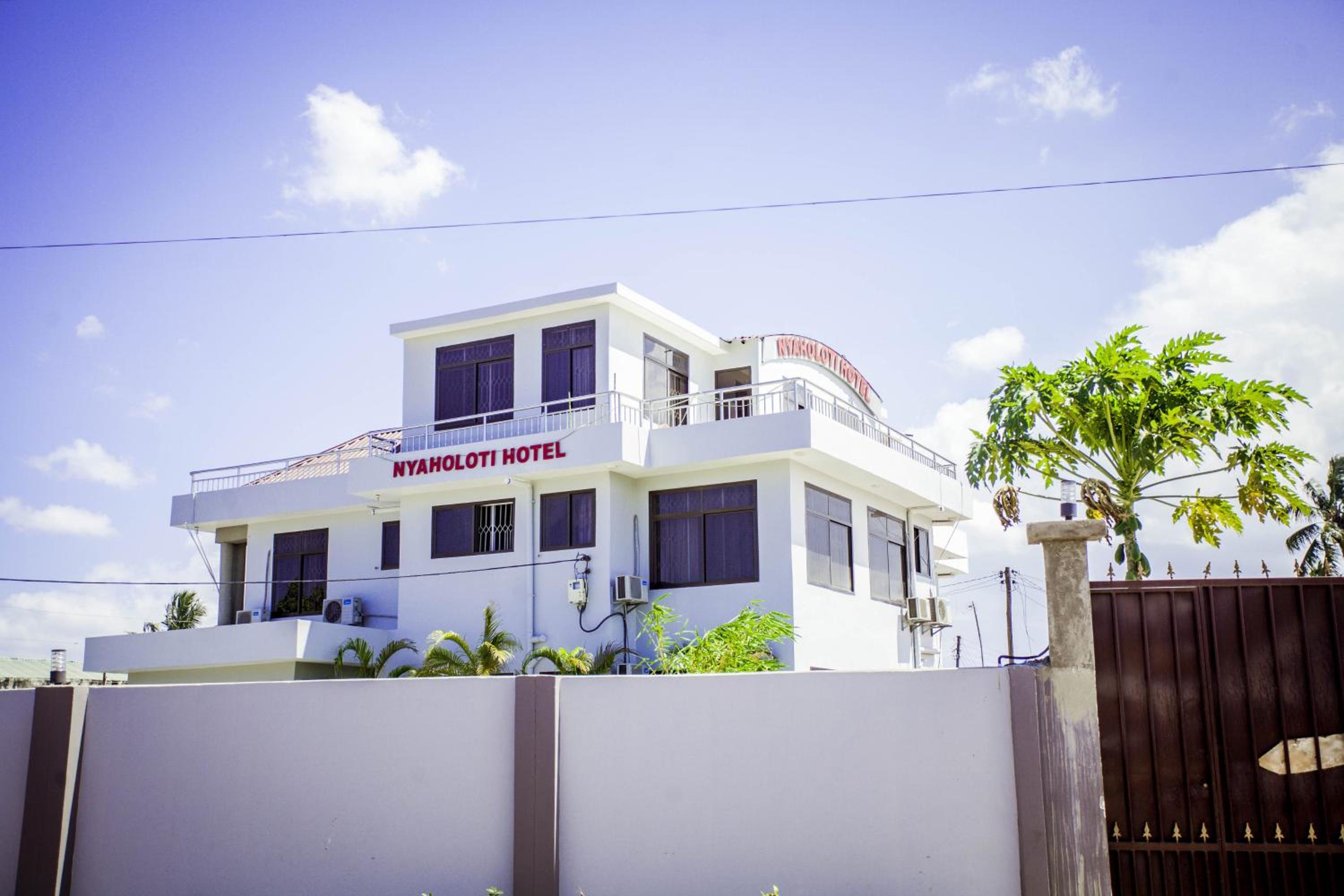 B10 Airport Lodge