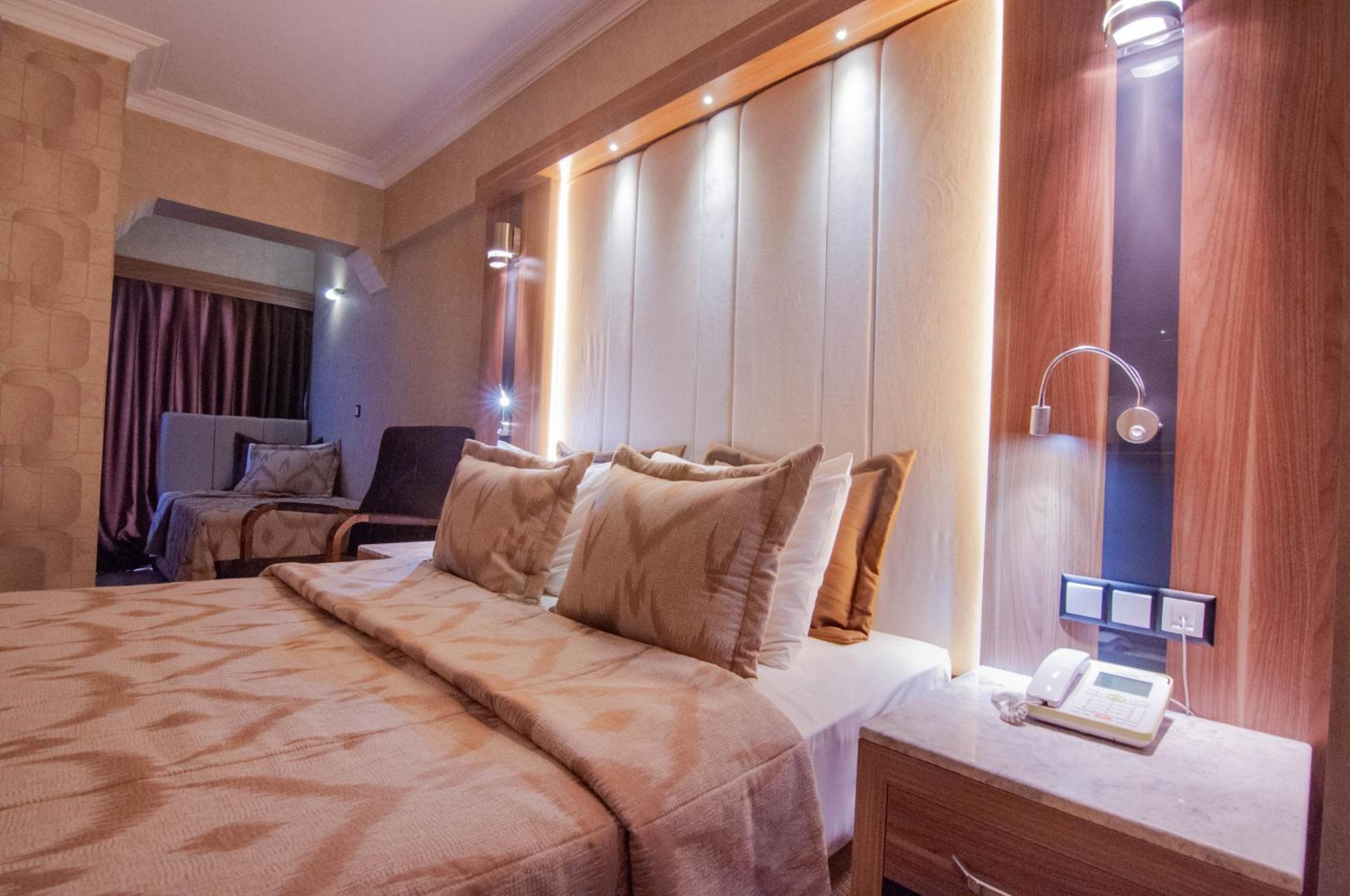 LAUR HOTELS Experience & Elegance view 3