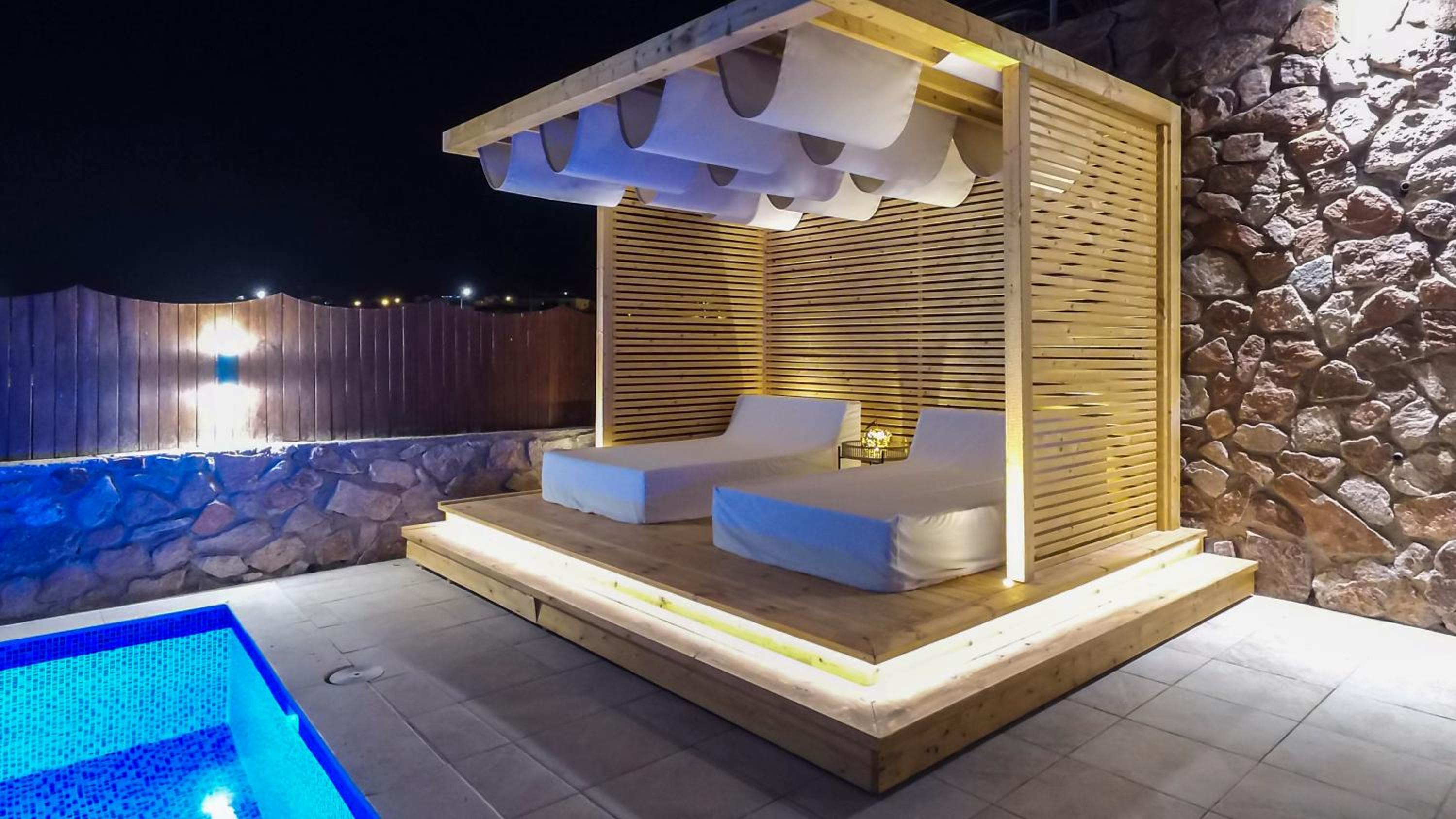 Luxury Suite by the pool