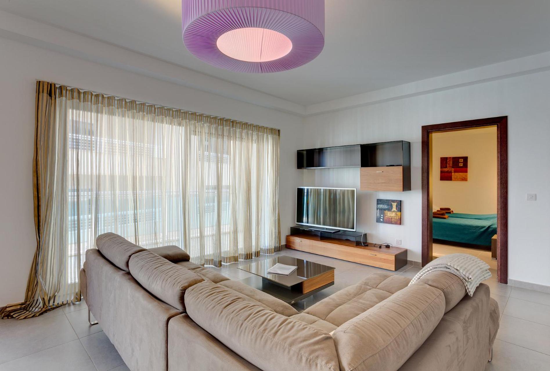 Seaview Apartment In Fort Cambridge, Sliema by Buena Vista view 2