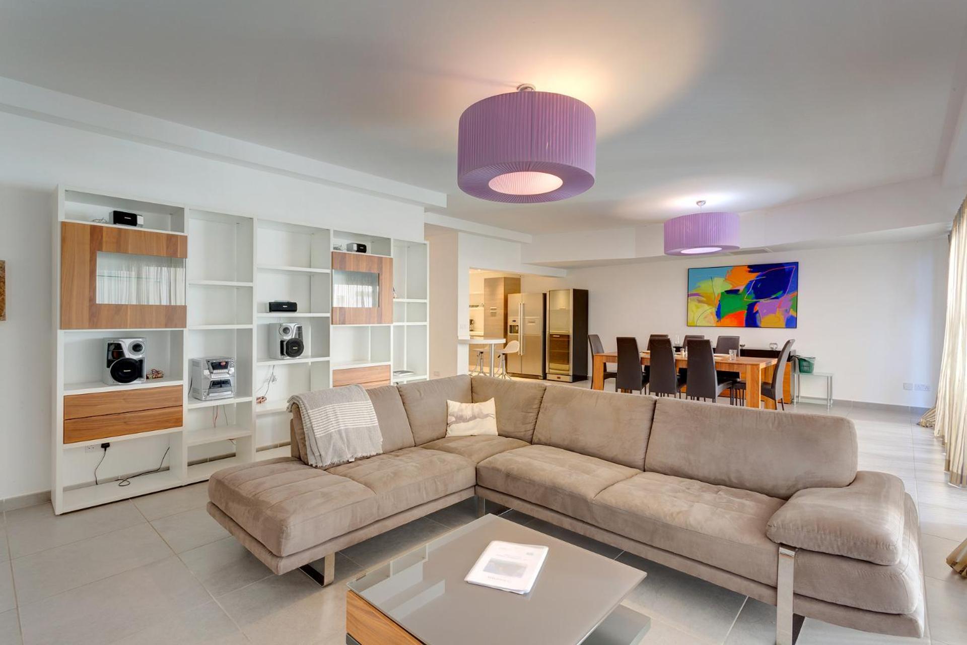 Seaview Apartment In Fort Cambridge, Sliema by Buena Vista view 4