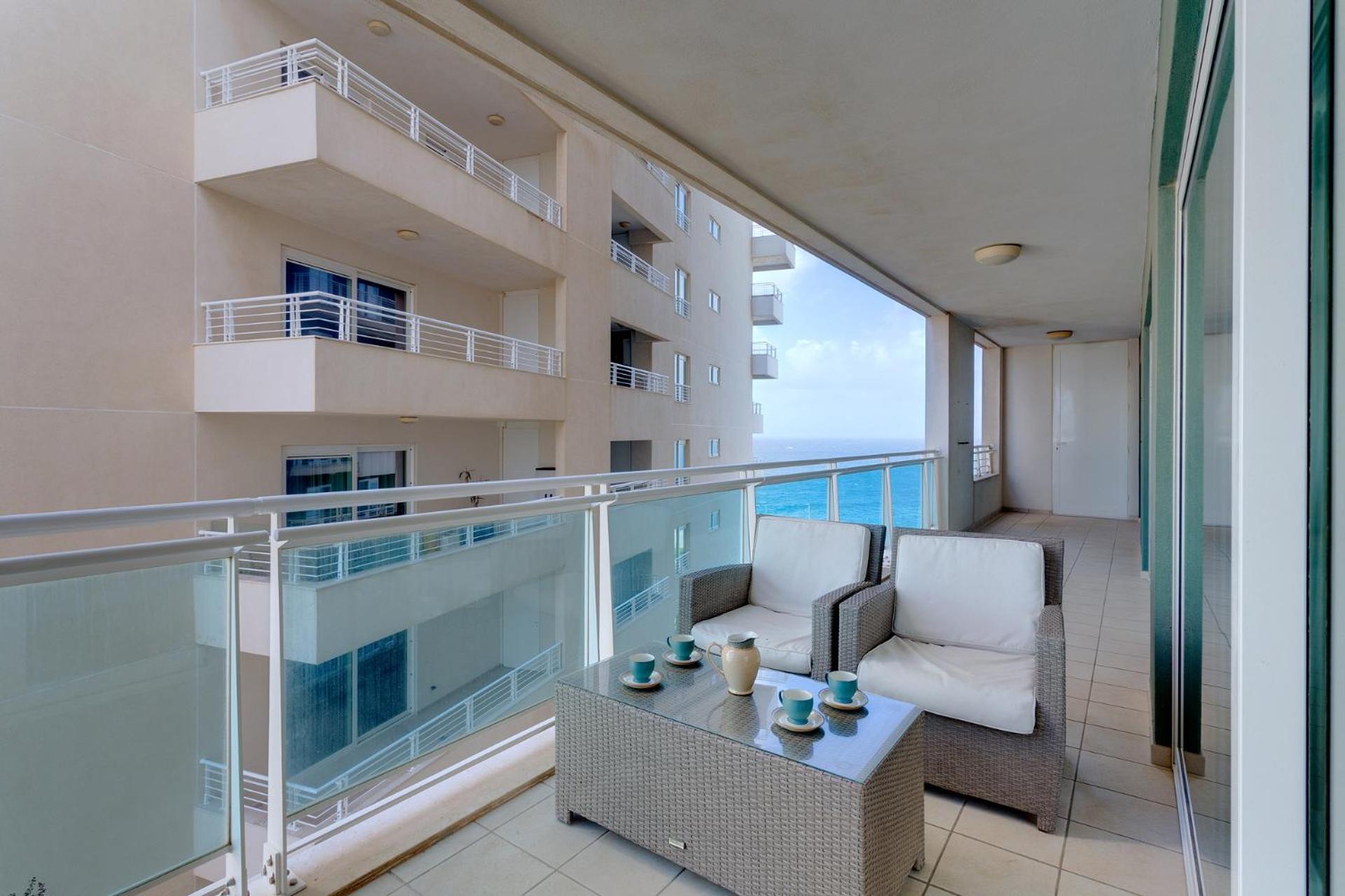Seaview Apartment In Fort Cambridge, Sliema by Buena Vista view 3