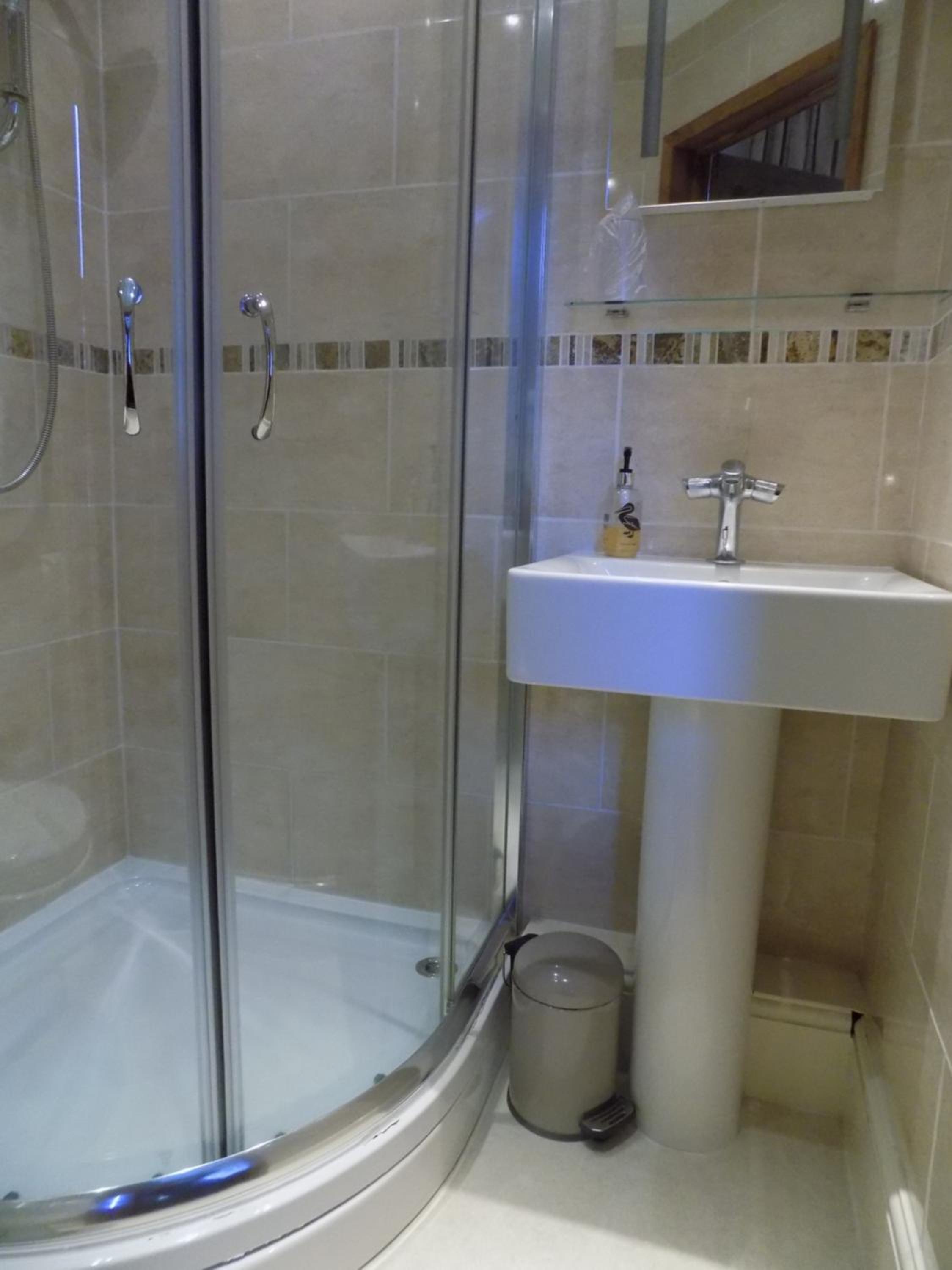 Penrith Vacations - Glendale Guest House - Property Image 18