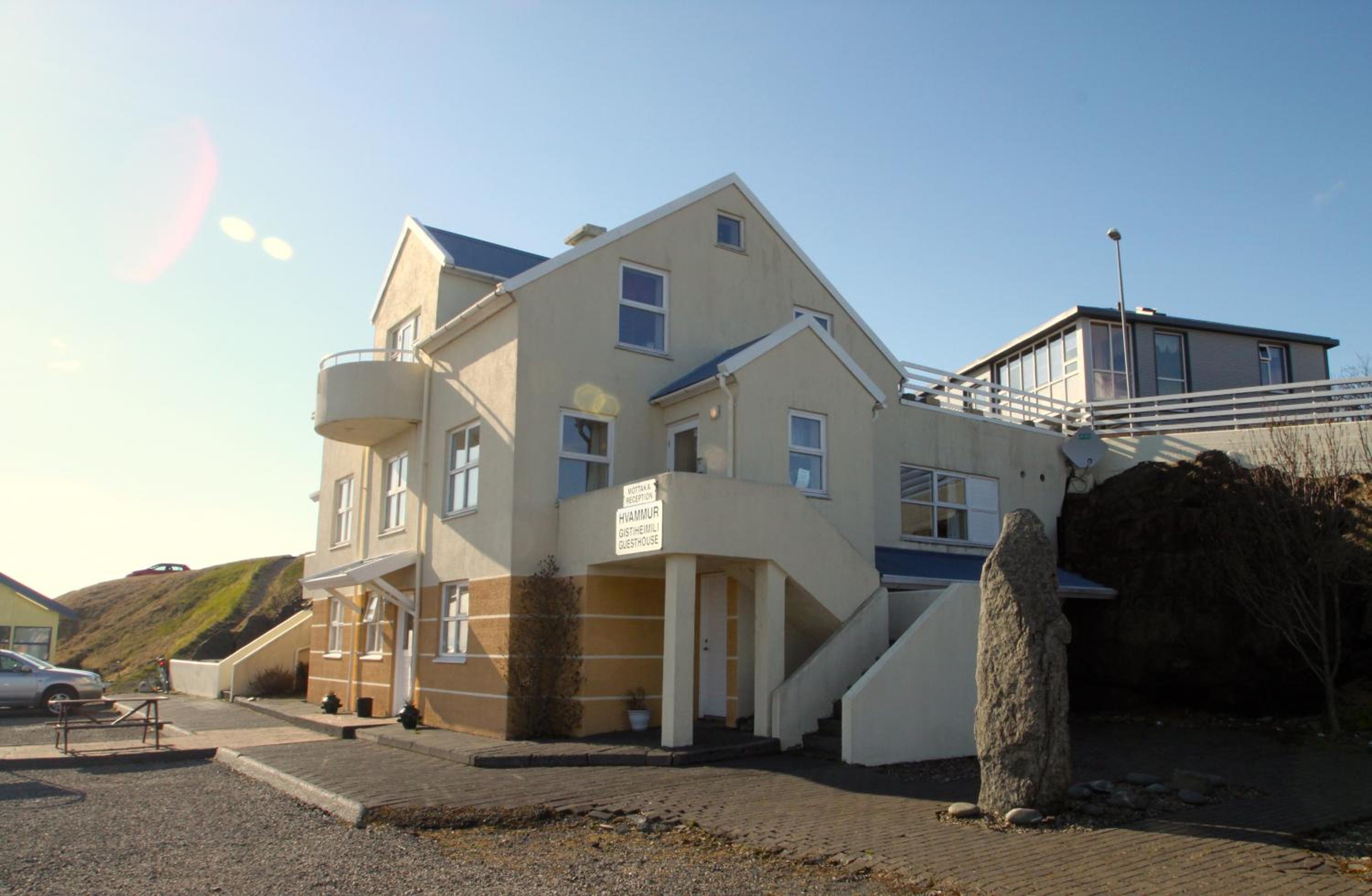 Hvammur Apartments by the Harbour