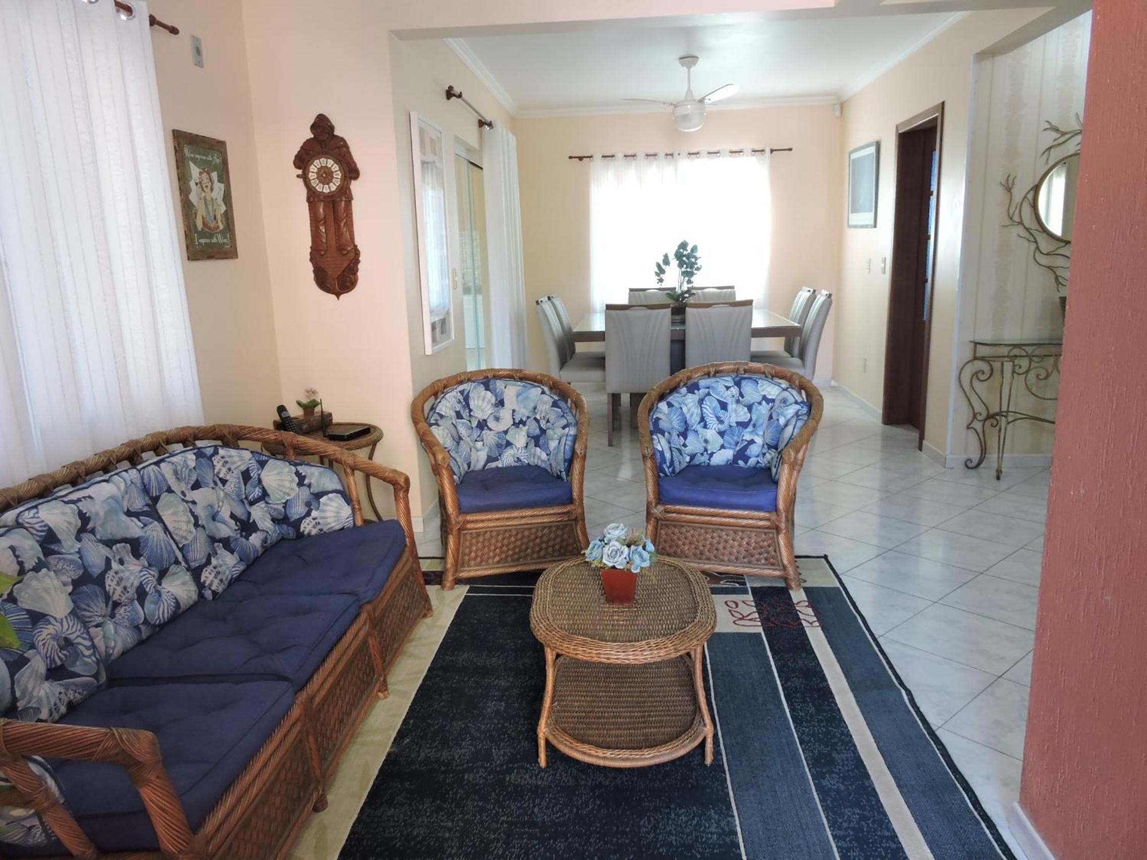 Casa alto padrão a 300 mts da praia