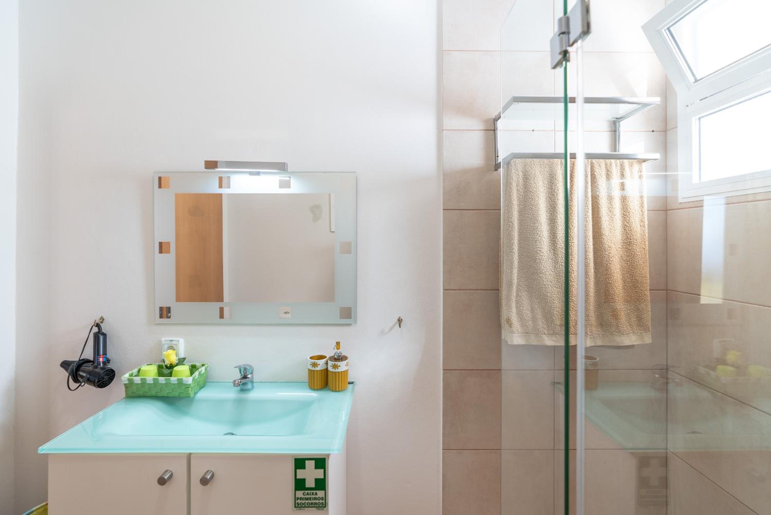 Casa Sol e Vista en Arco da Calheta — bathroom
