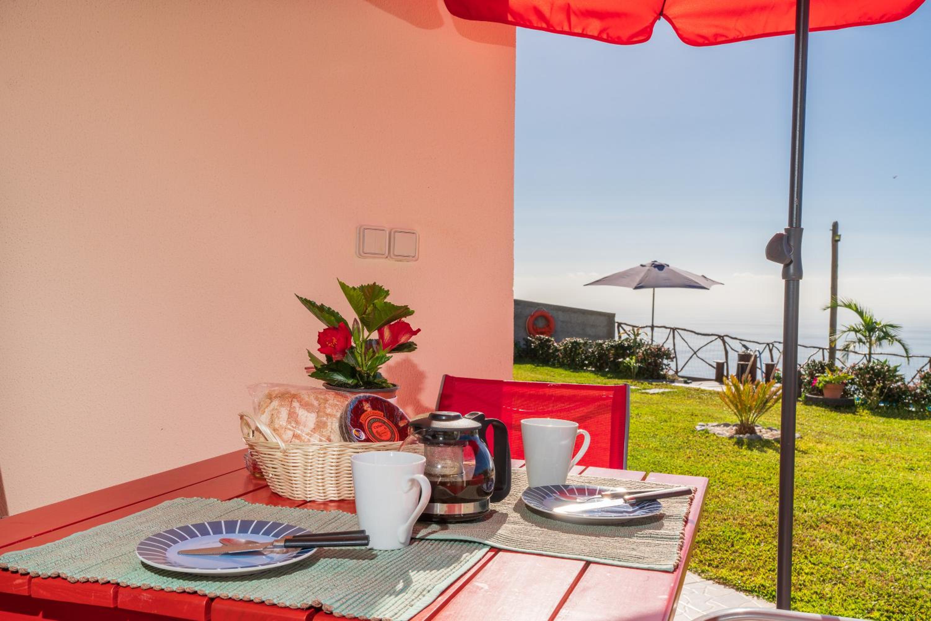 Casa Sol e Vista en Arco da Calheta — dining