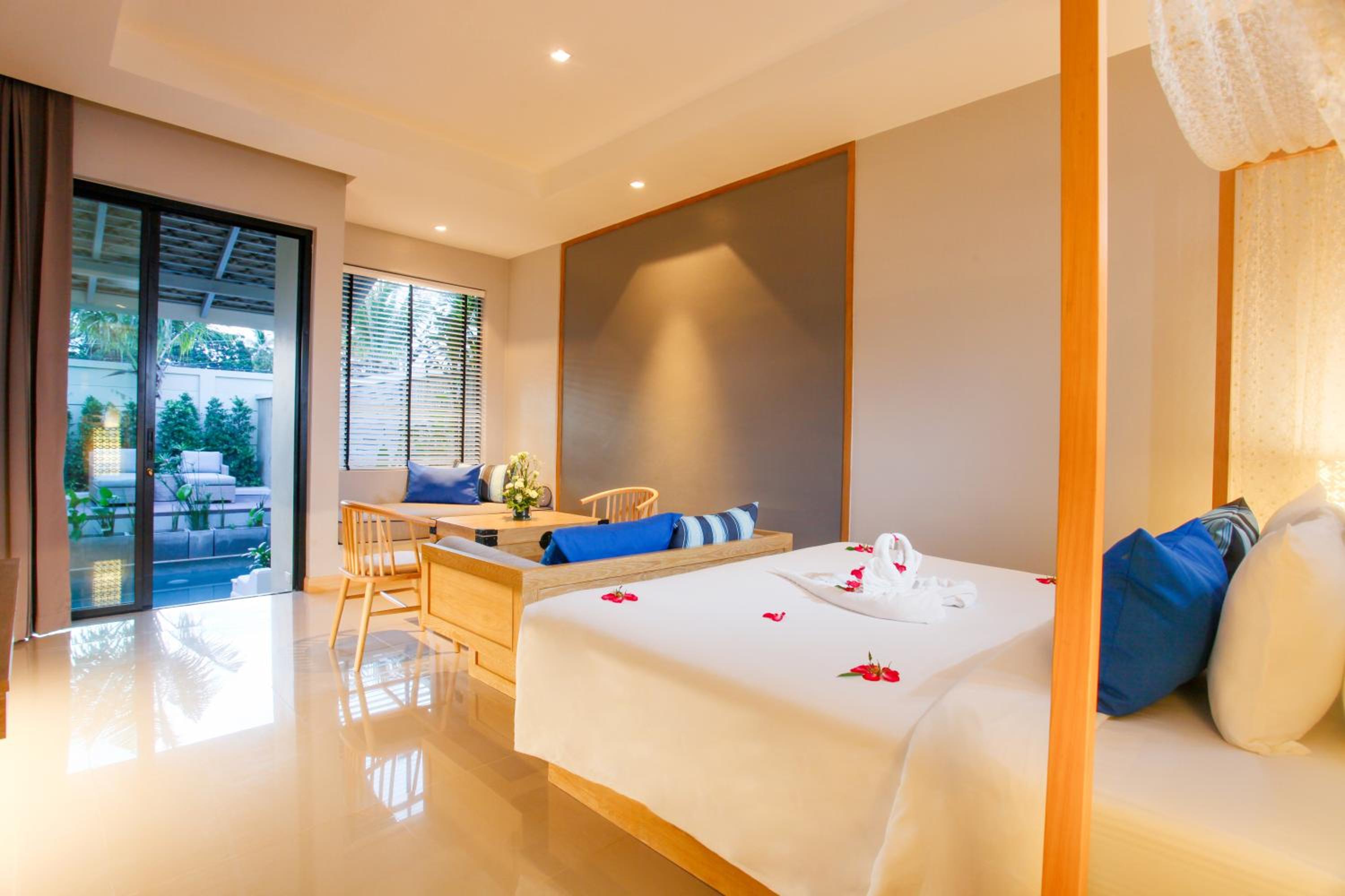 CRAFT Resort & Villas, Phuket Town - scheduled shuttle to Phuket Old Town