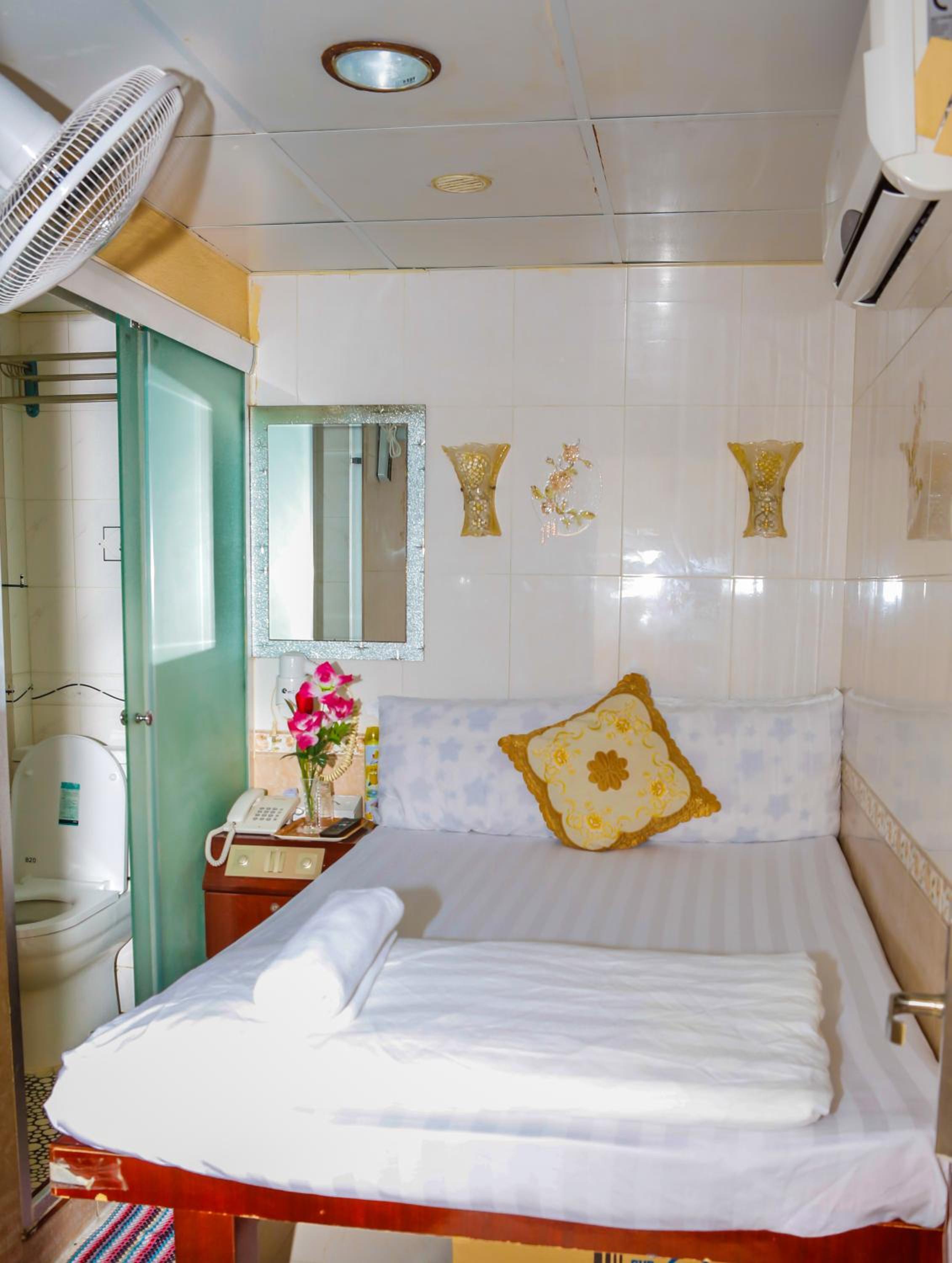 Everest Hostel 14/F