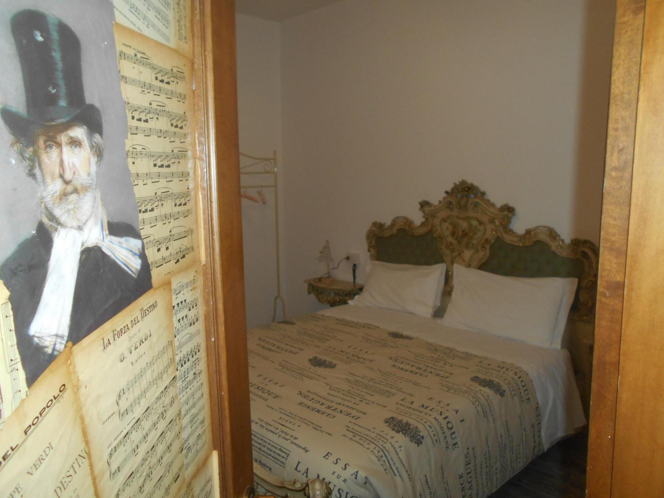 Jackie O' a la maison view 3