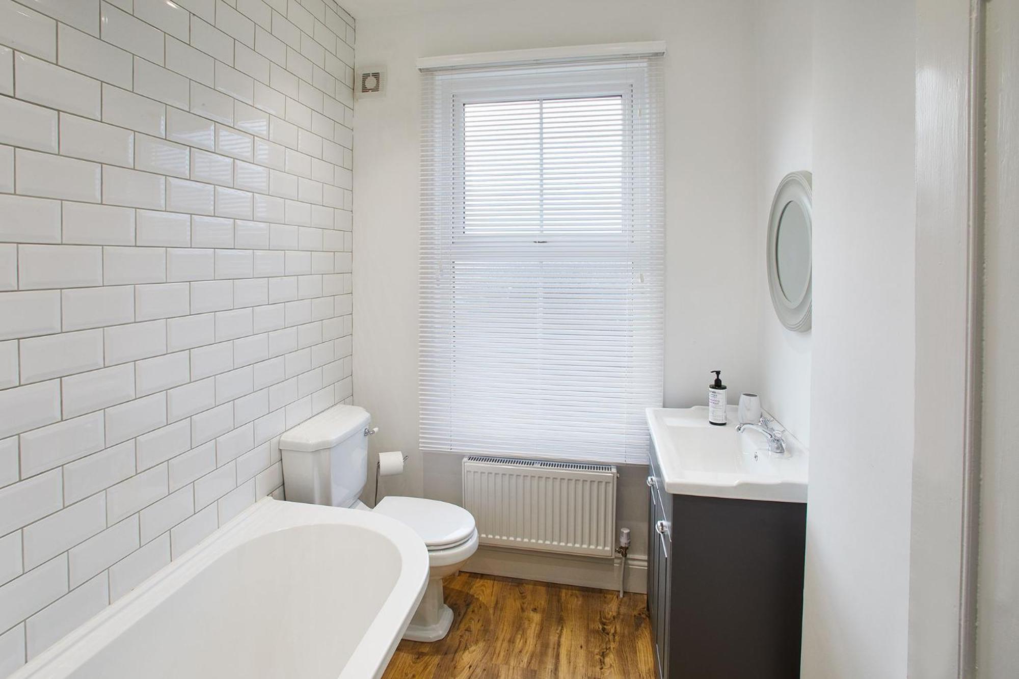 Host & Stay - Windsor Cottage view 5
