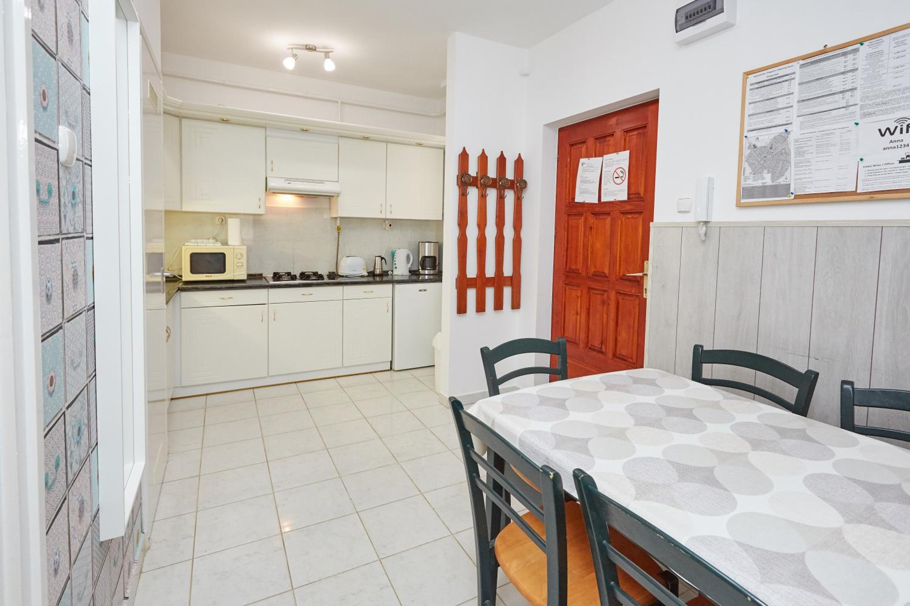 Zoli Apartmanok-Anna Kölcsey 32 view 4