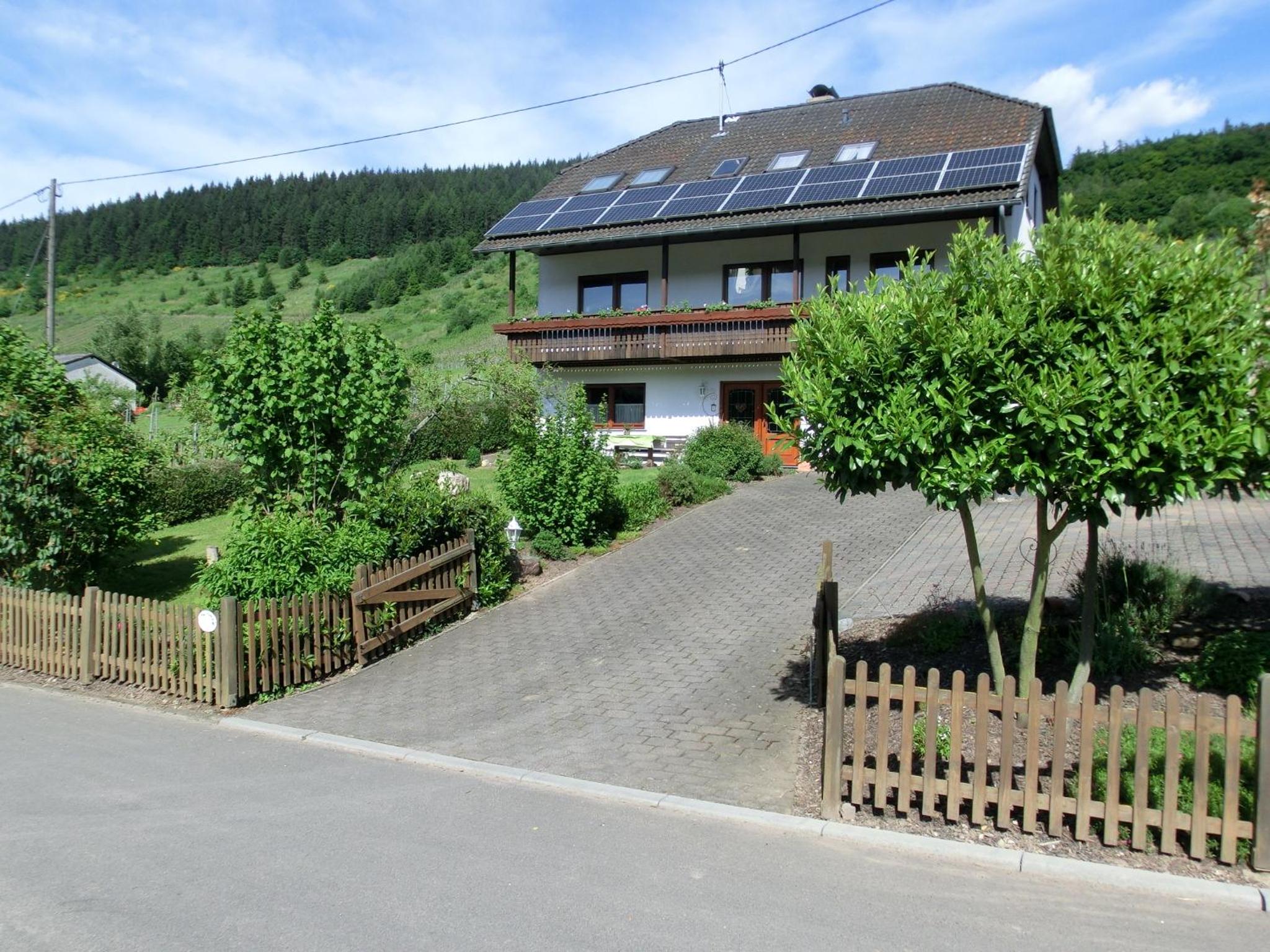 Weingut Hirschen Enkircherweg view 4