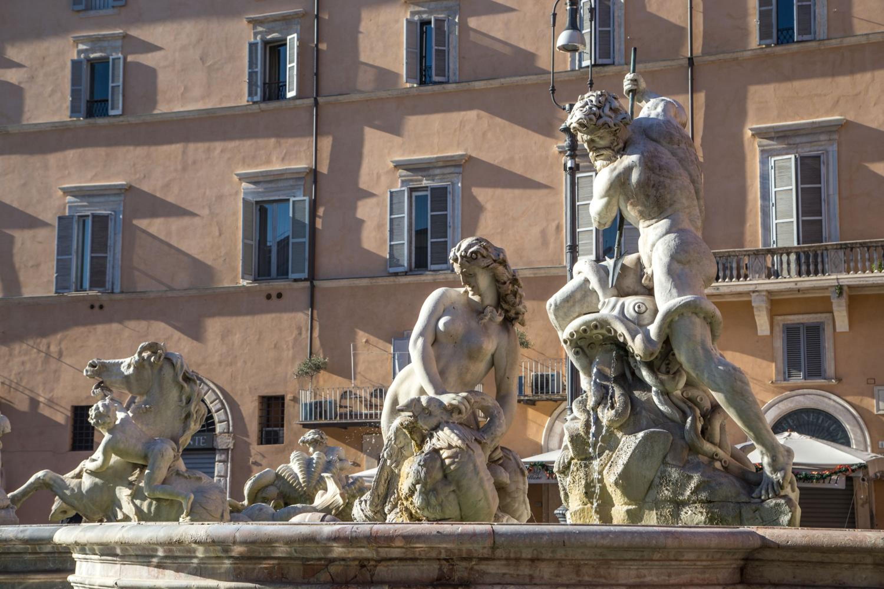Navona White Apartment