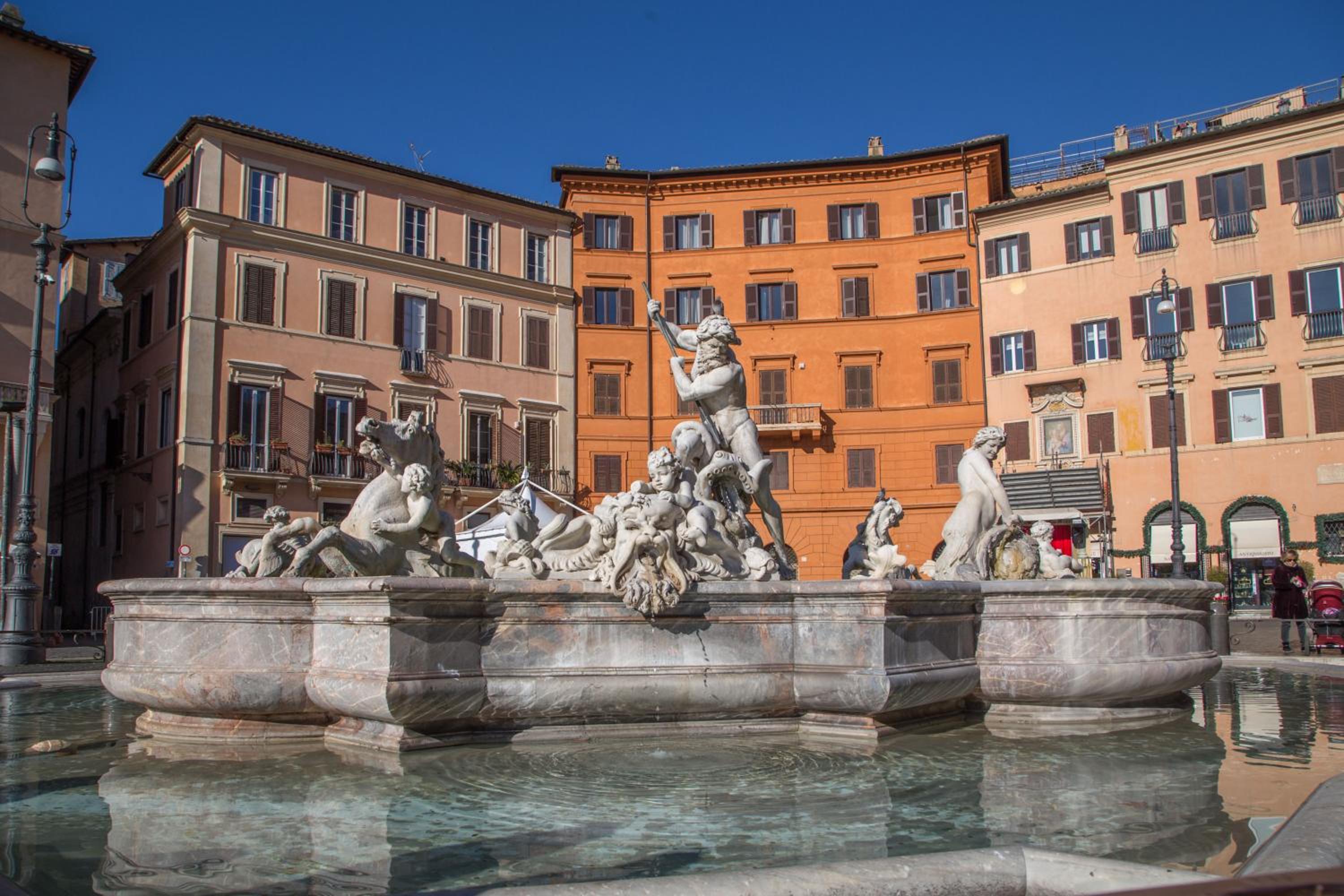 Navona White Apartment
