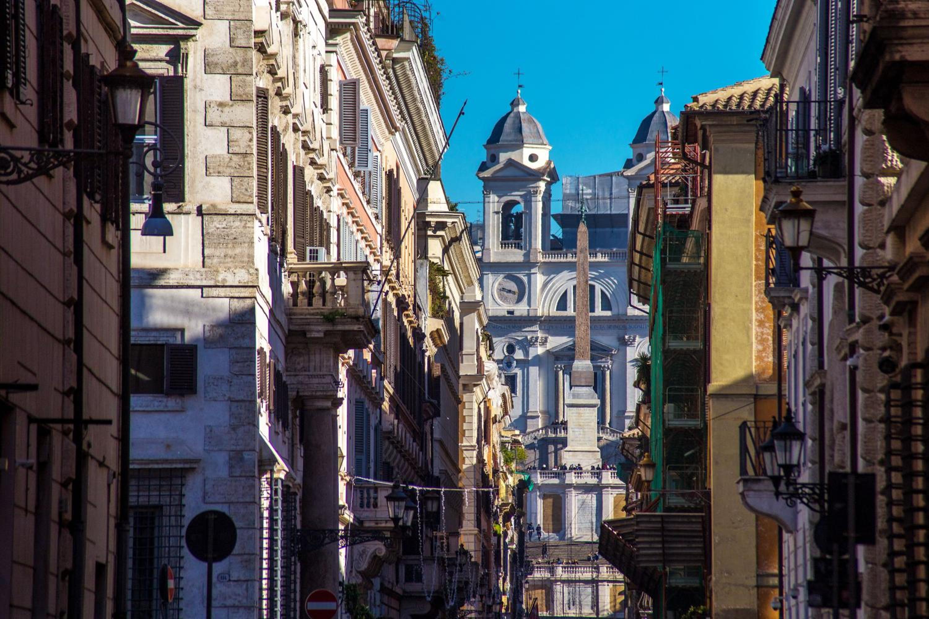Navona White Apartment