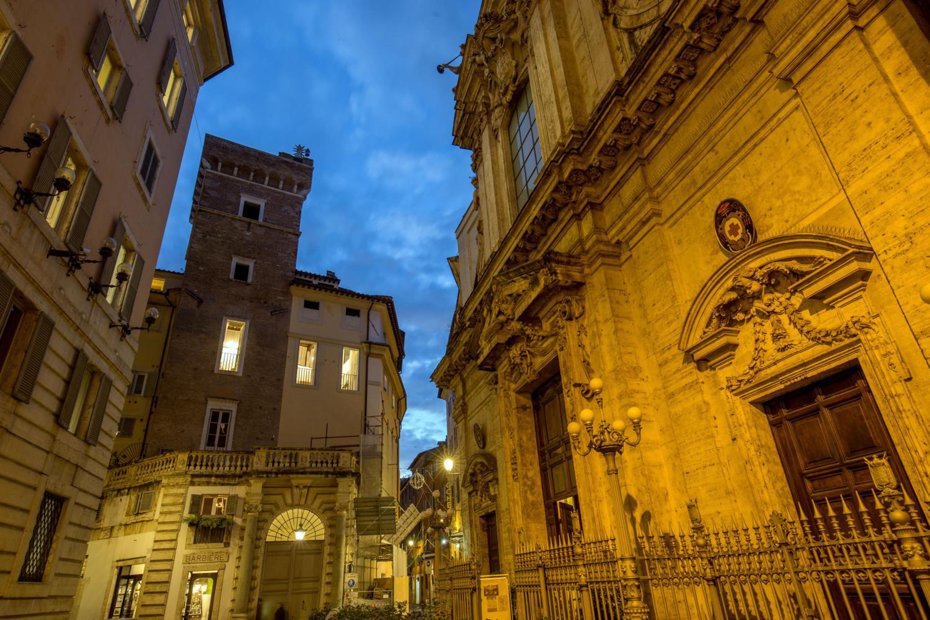Navona White Apartment