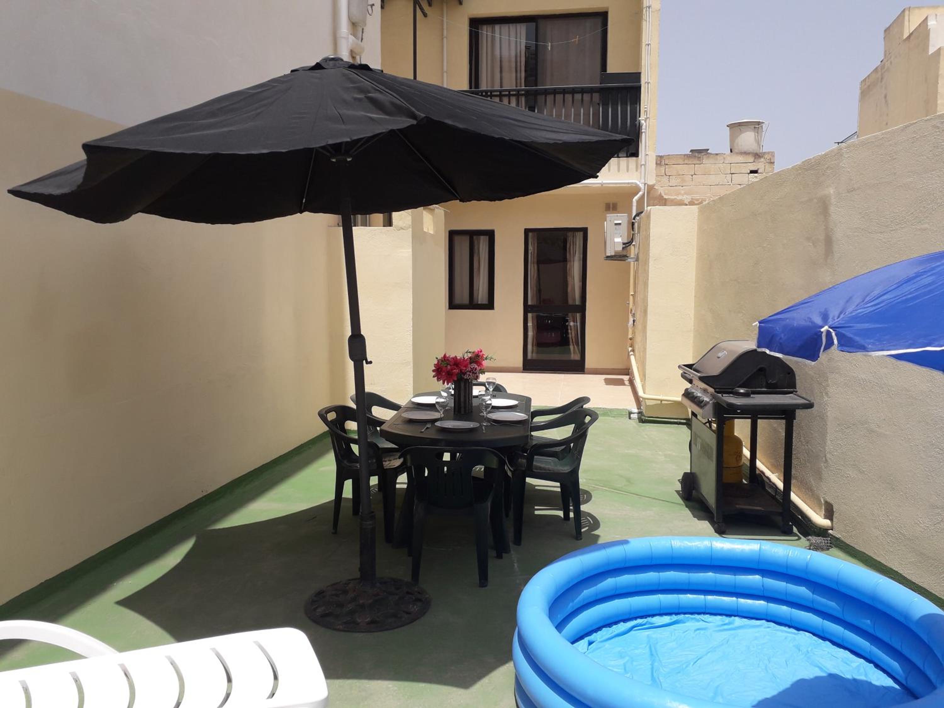 Blue Harbour 3 bedroom seafront apartment with large yard on the promenade - by Getawaysmalta — photo 3