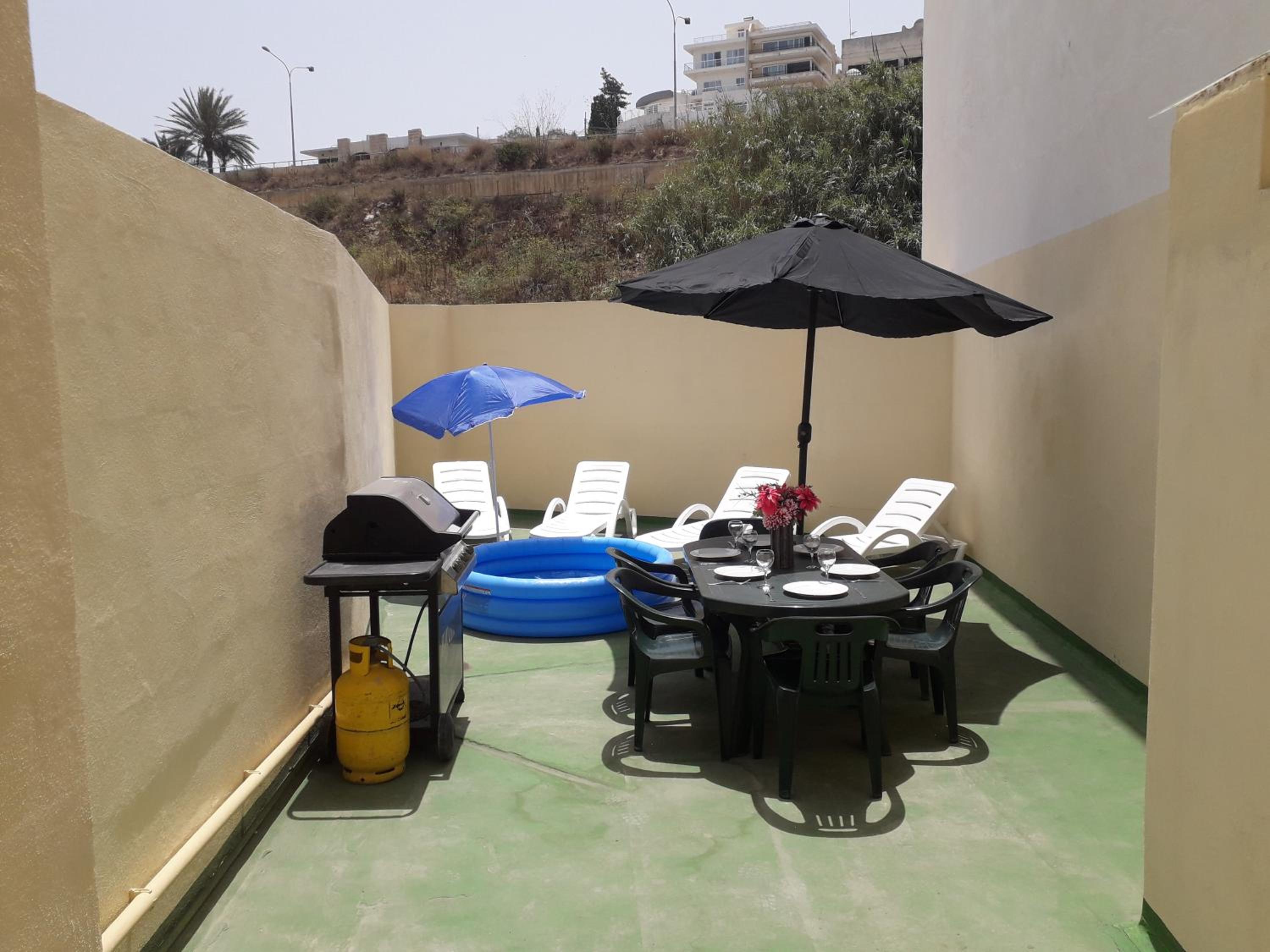 Blue Harbour 3 bedroom seafront apartment with large yard on the promenade - by Getawaysmalta — photo 2
