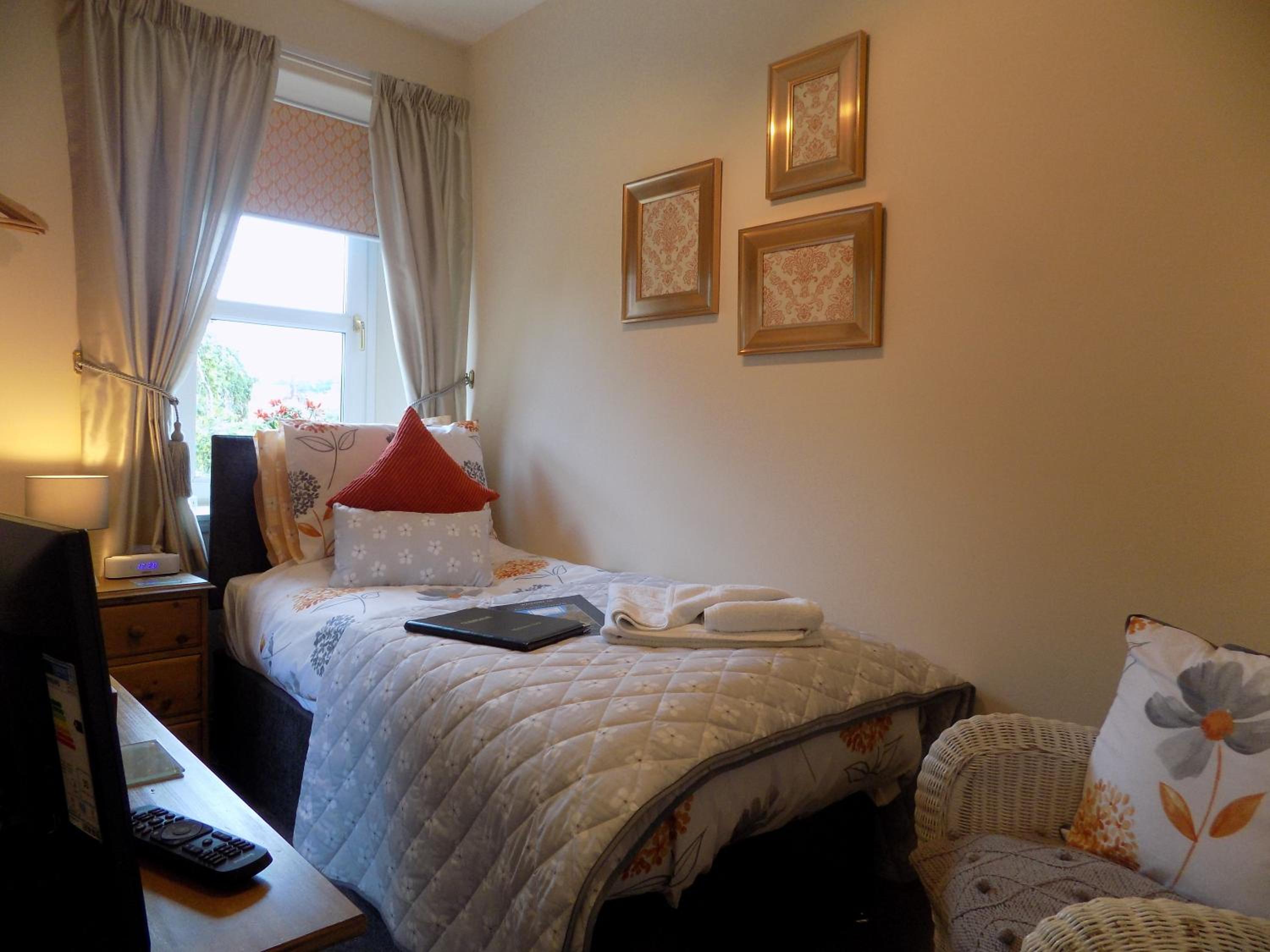 Penrith Vacations - Glendale Guest House - Property Image 6