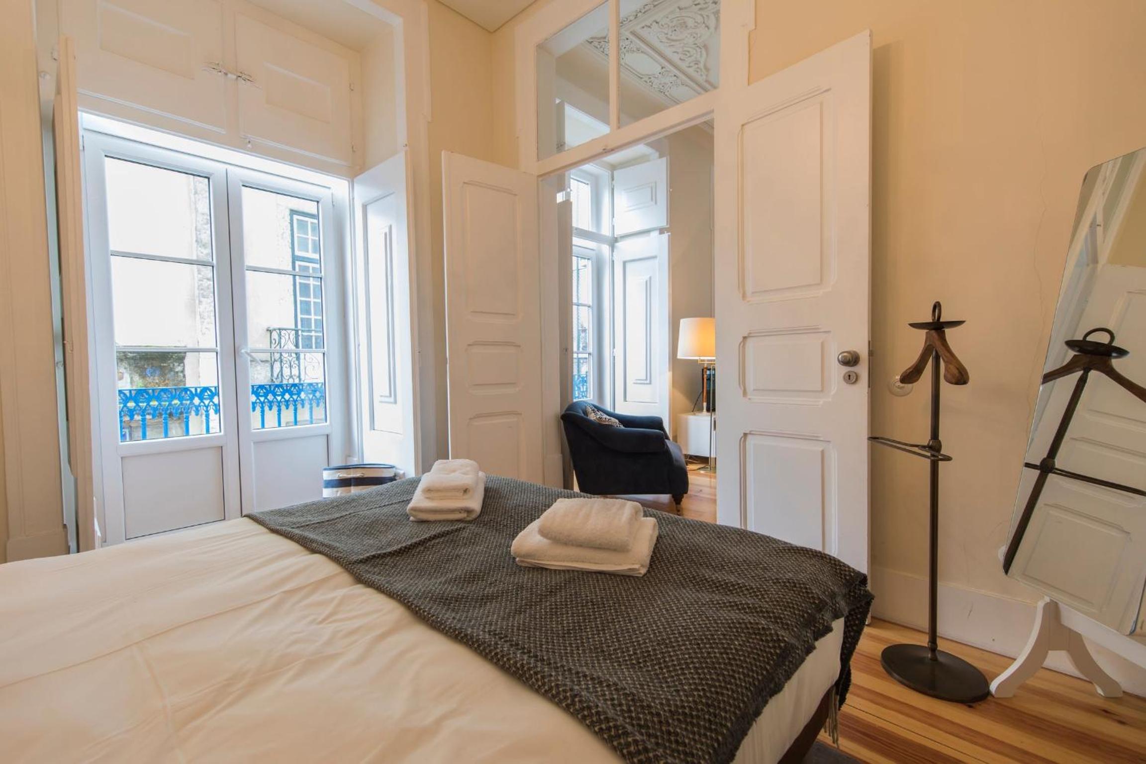 LovelyStay - Cozy Duplex Home in Alfama view 4