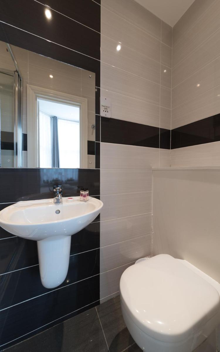 Royal London Hotel By Saba - Image 4