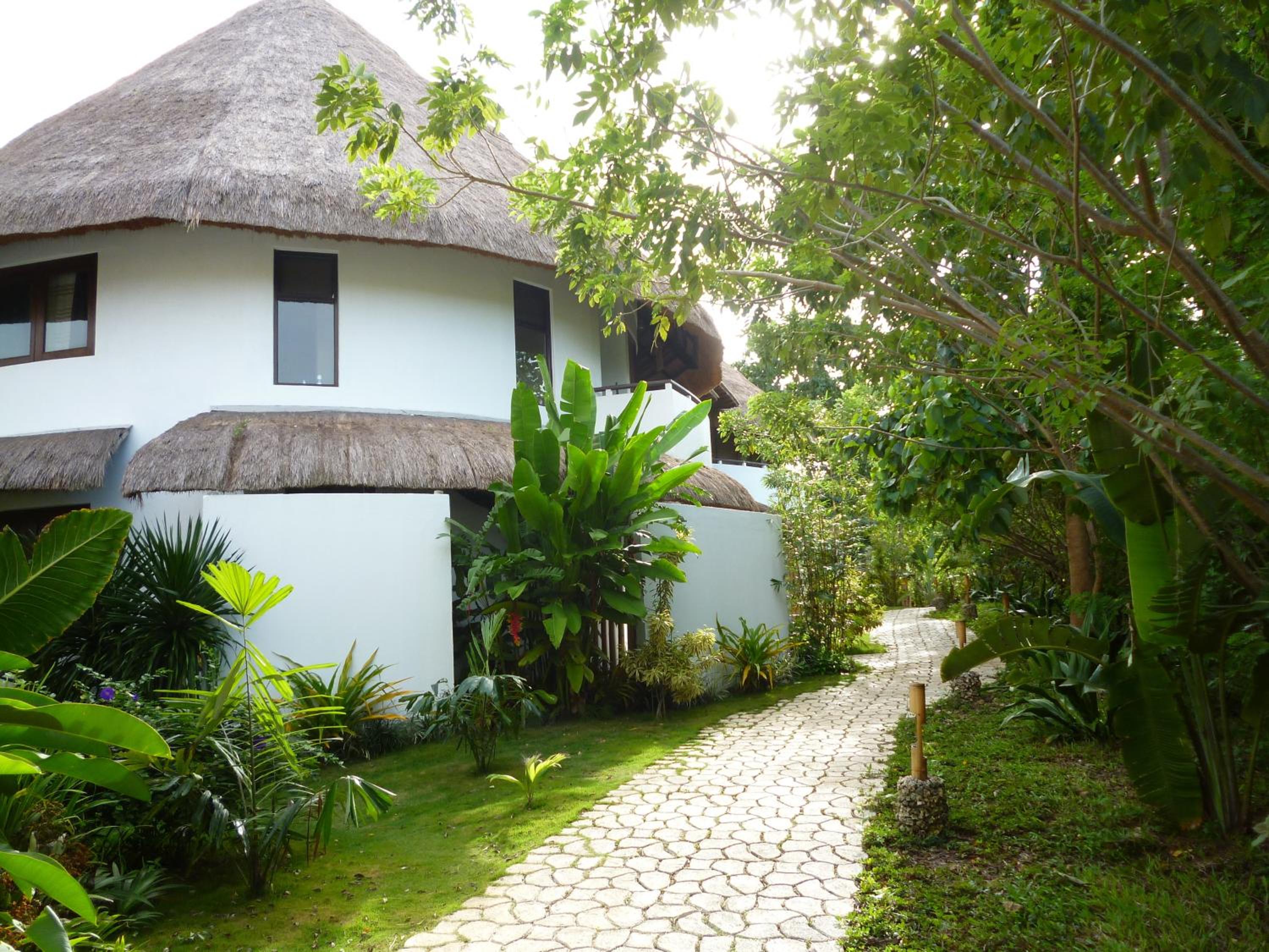 Amun Ini Beach Resort & Spa