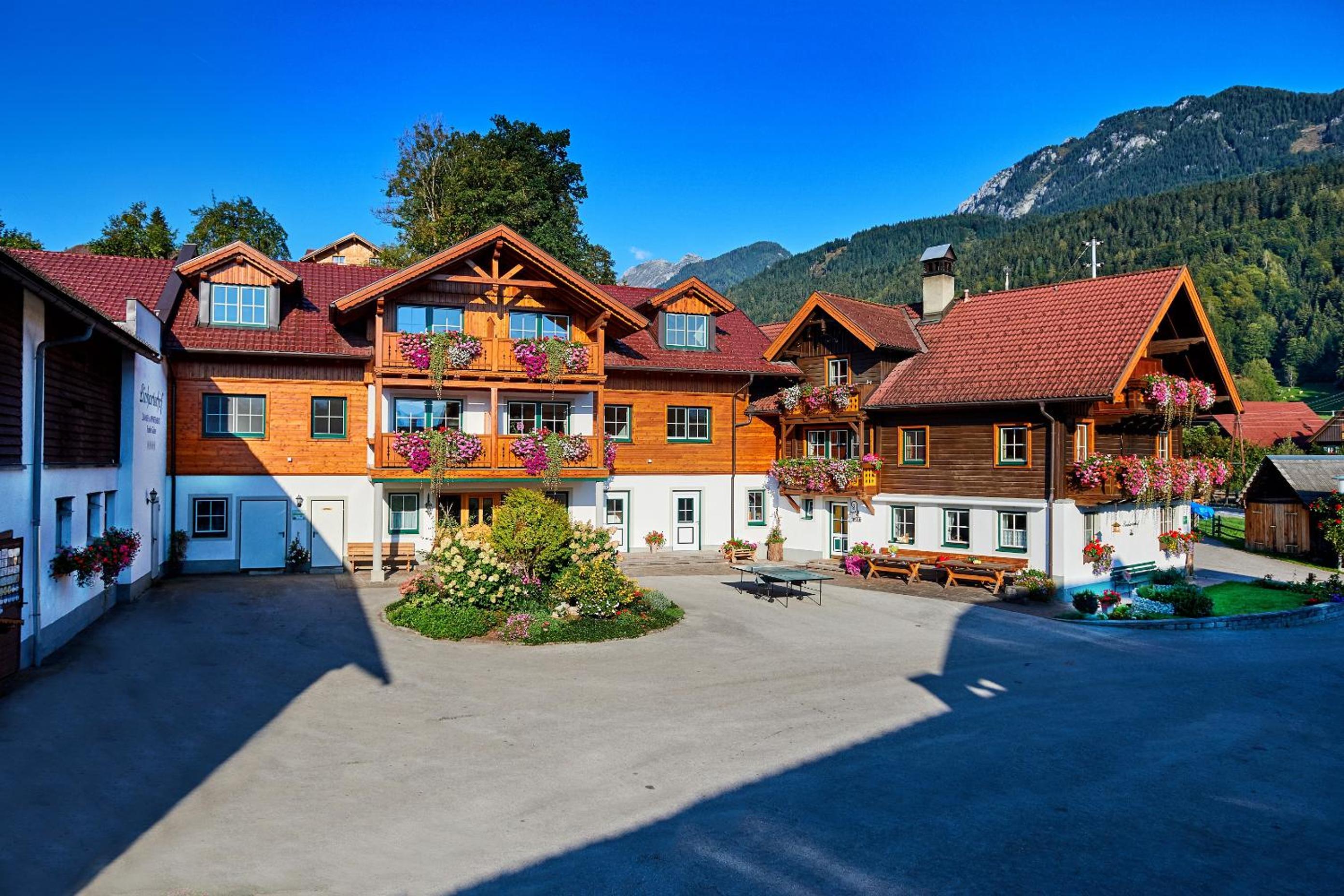 Linharterhof view 2
