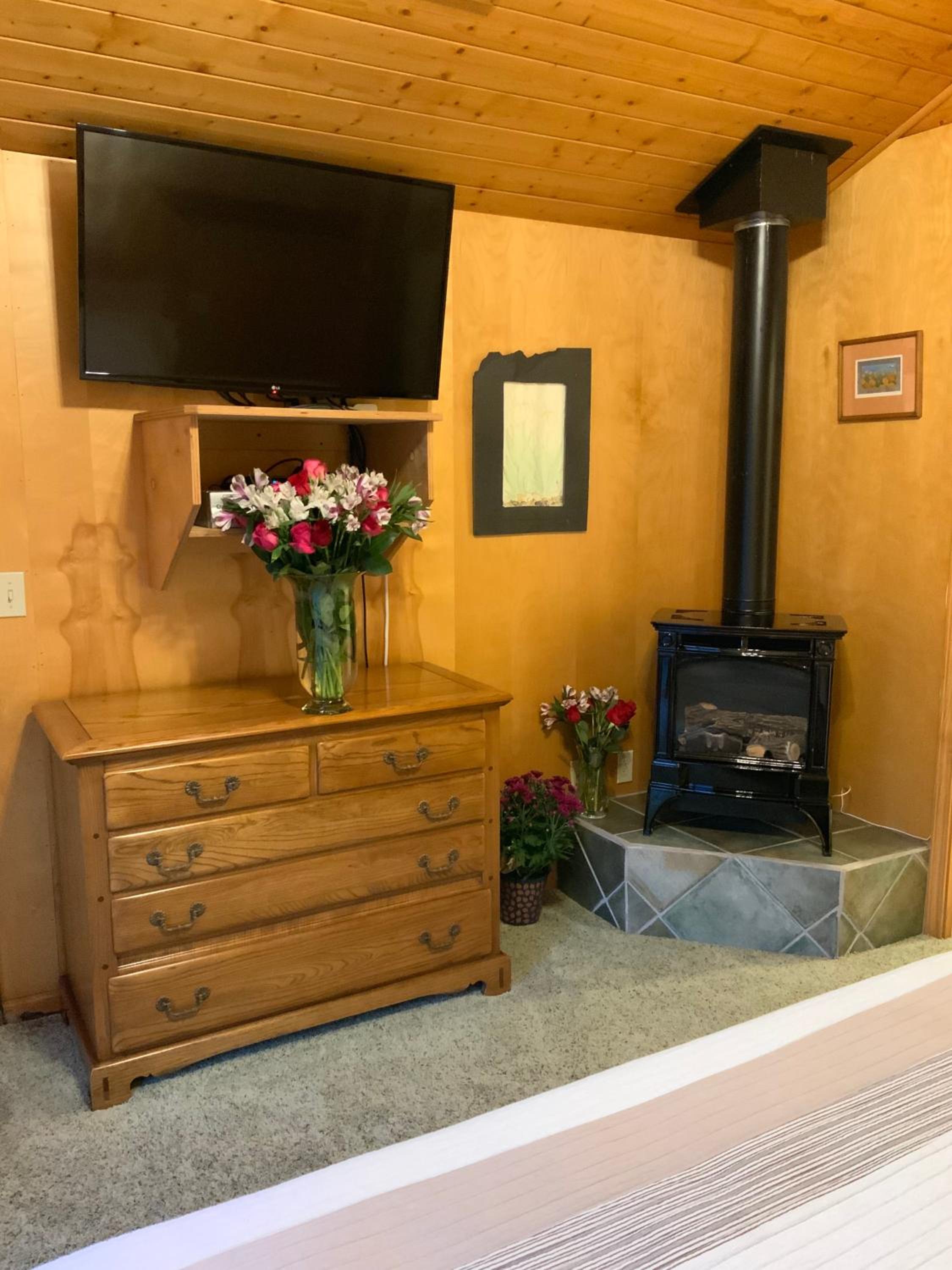 The Woods Hotel - Gay LGBTQ Cabins