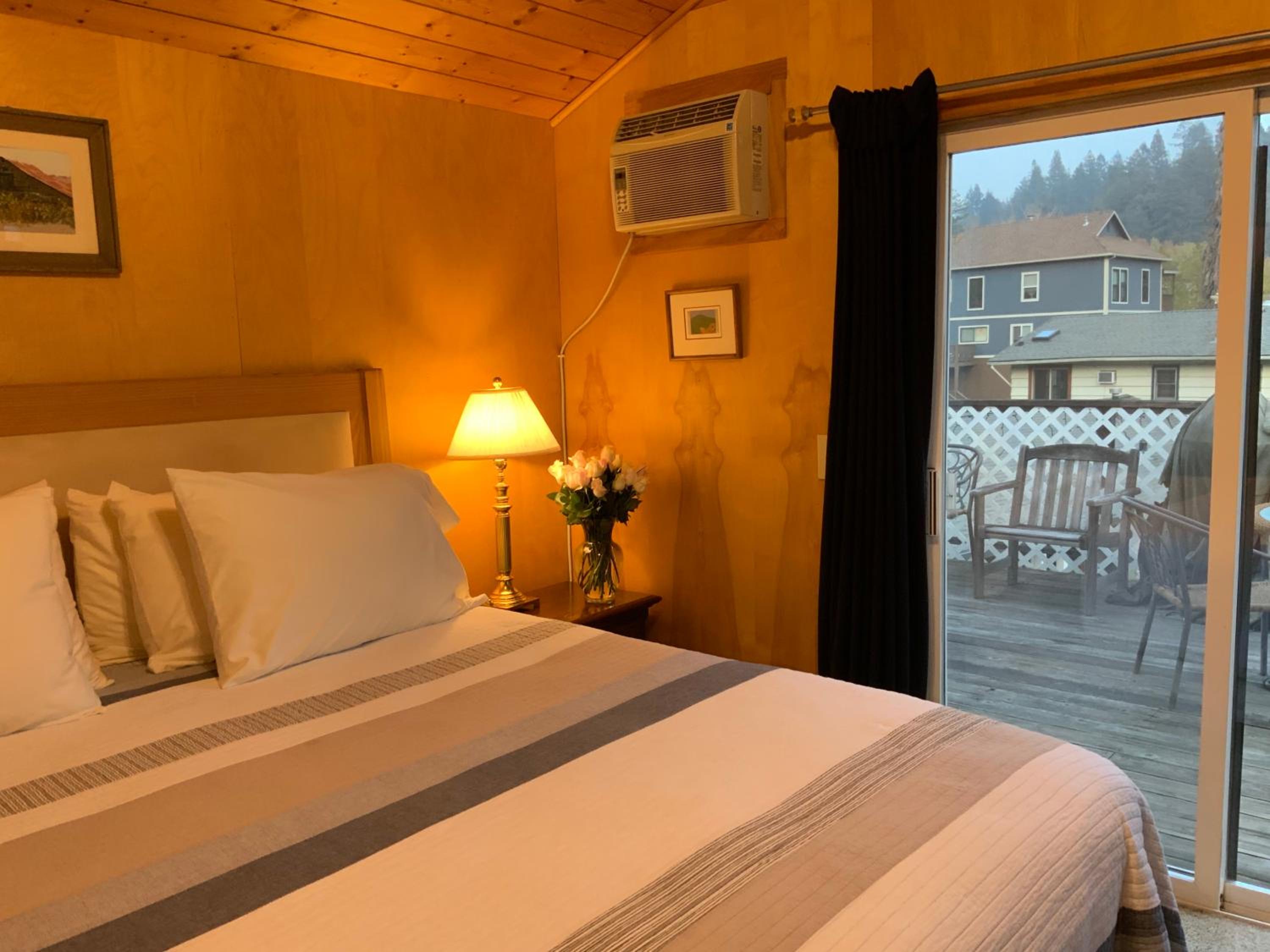 The Woods Hotel - Gay LGBTQ Cabins